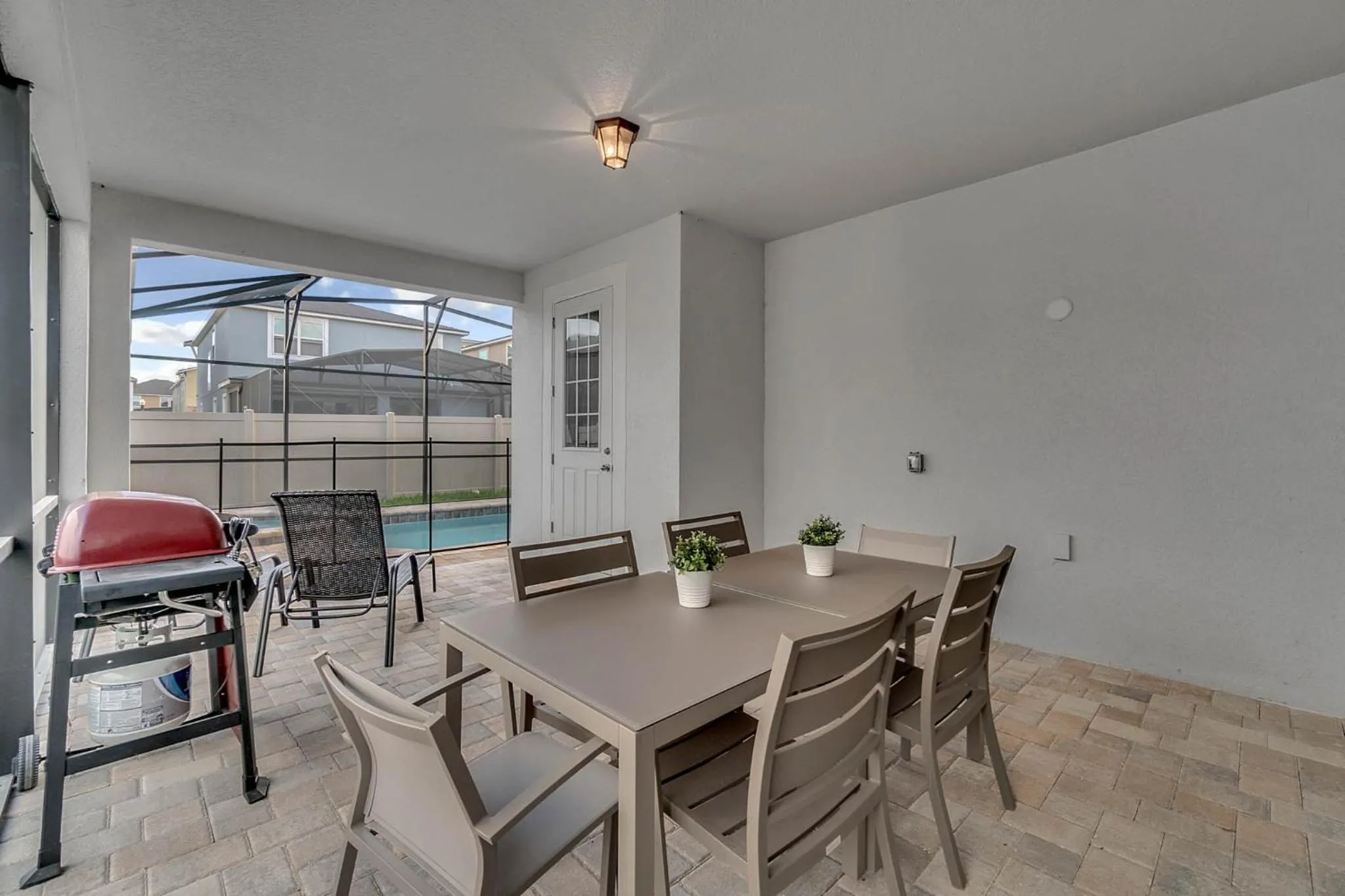 Property building in 5 Bedrooms 55 Bathrooms Solara 9026 Pc