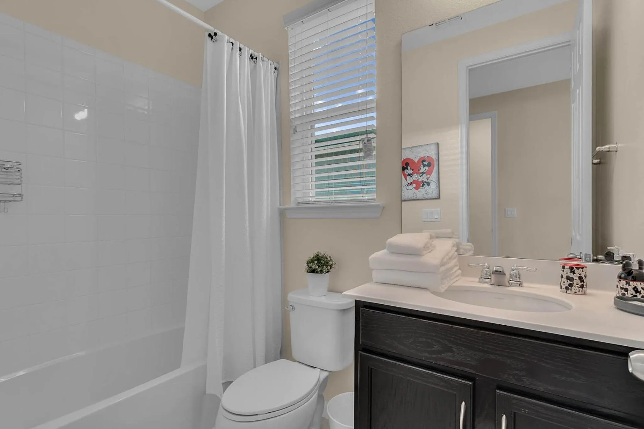 Property building in 5 Bedrooms 55 Bathrooms Solara 9026 Pc