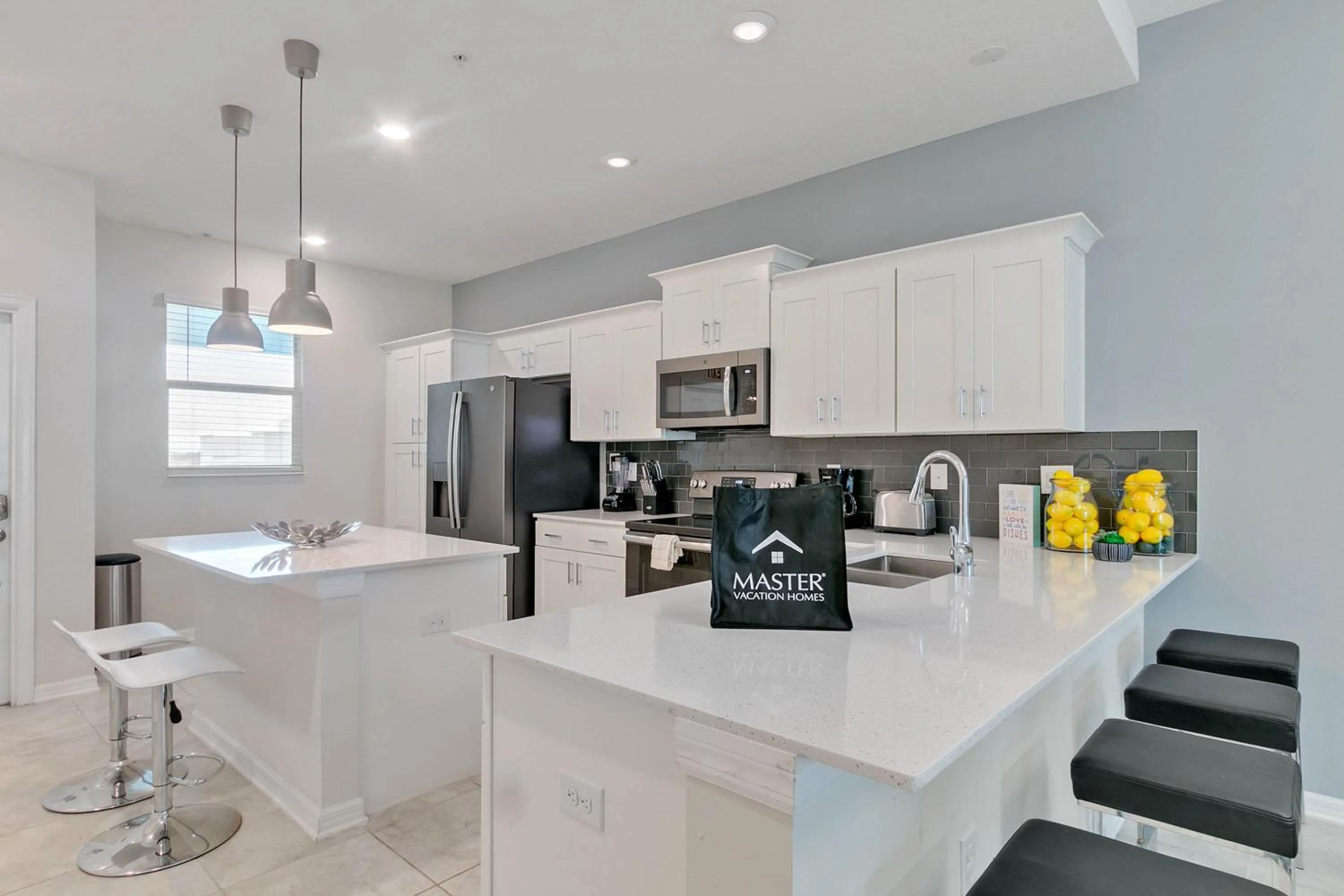 Property building in 2 Bedrooms 2 Bathrooms Storey Lake 3120-403 Pc