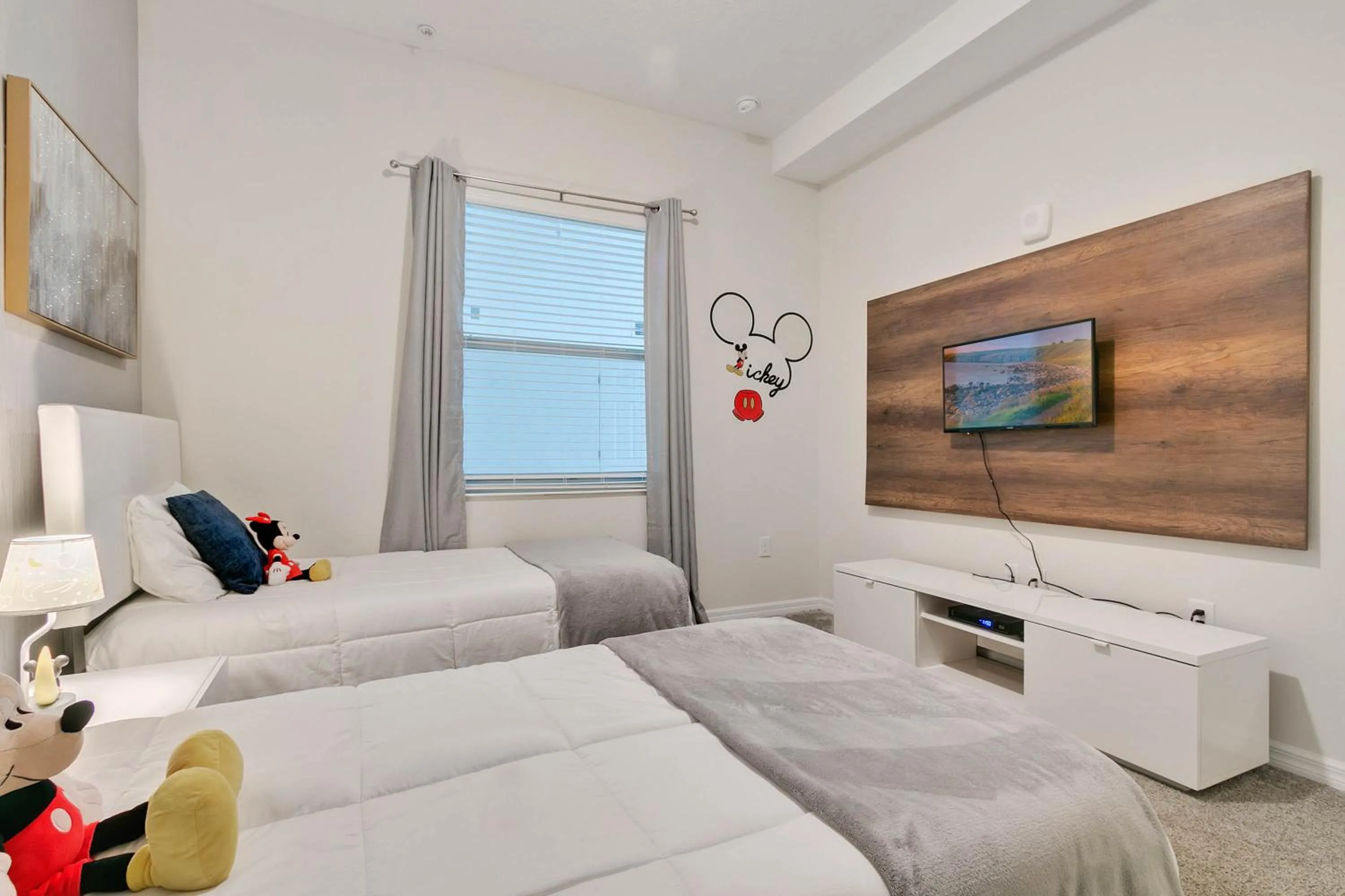 Property building, Bed in 2 Bedrooms 2 Bathrooms Storey Lake 3120-403 Pc