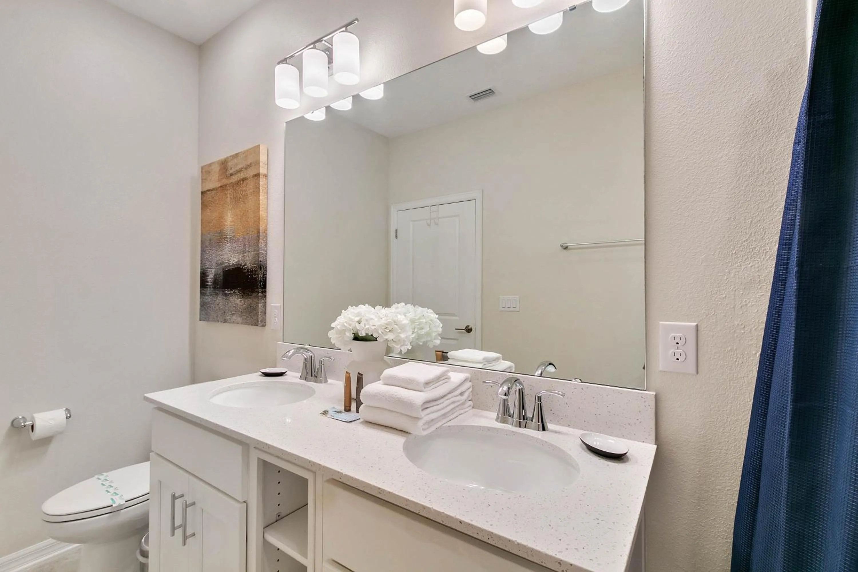 Property building in 2 Bedrooms 2 Bathrooms Storey Lake 3120-403 Pc