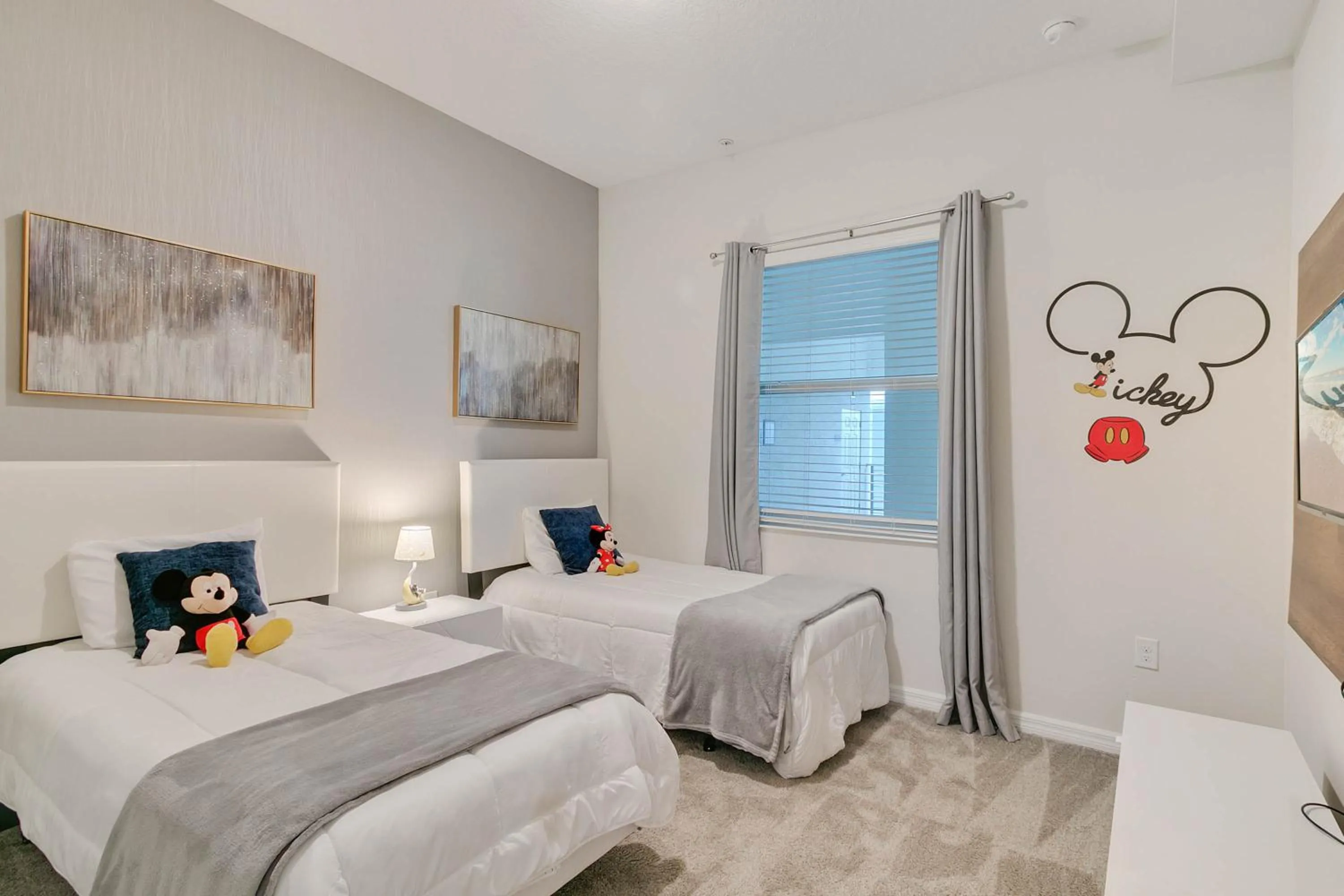 Property building, Bed in 2 Bedrooms 2 Bathrooms Storey Lake 3120-403 Pc