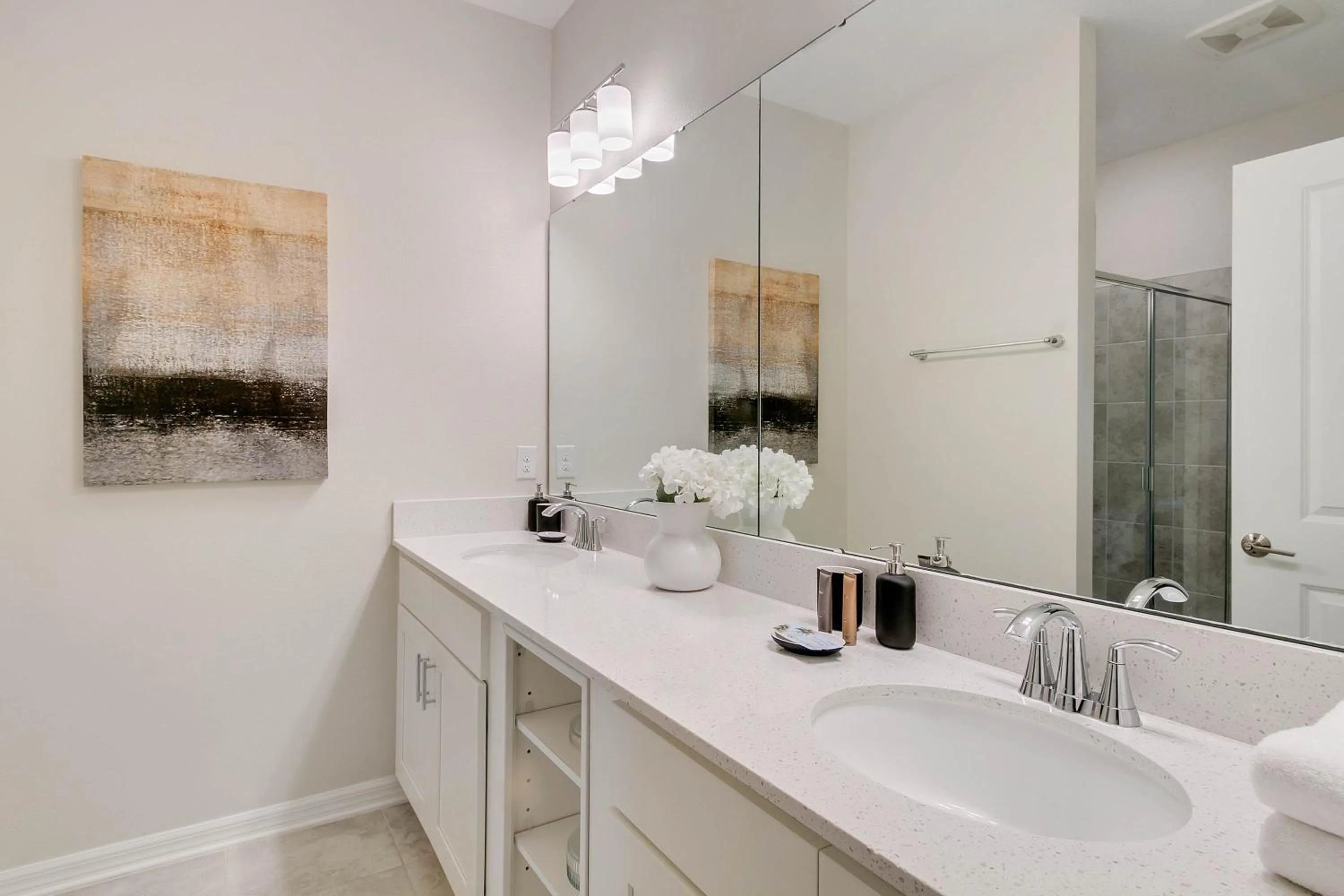 Property building in 2 Bedrooms 2 Bathrooms Storey Lake 3120-403 Pc