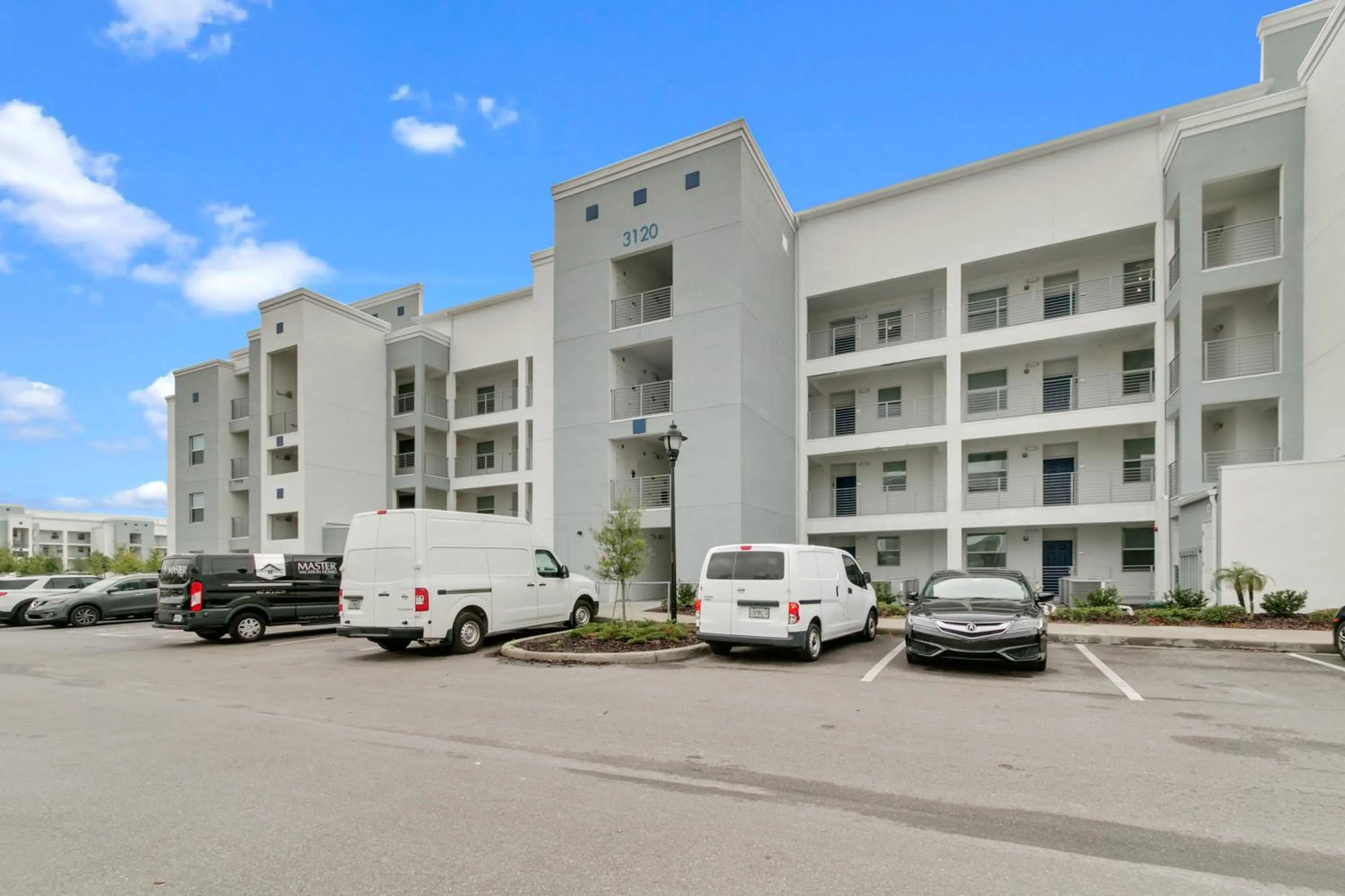 Property building in 2 Bedrooms 2 Bathrooms Storey Lake 3120-403 Pc