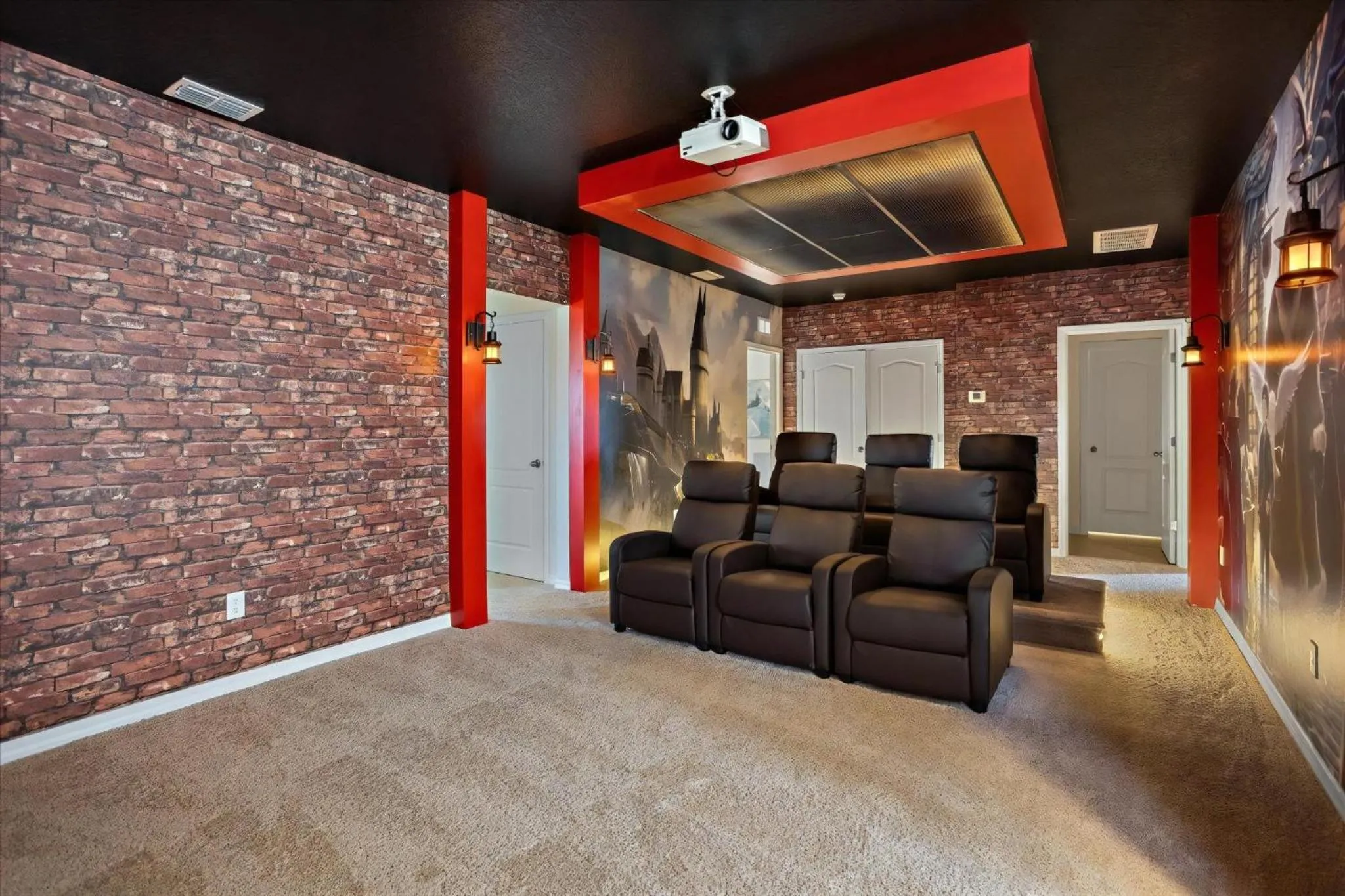 Property building in 6 Bedrooms 5 Bathrooms Solterra 7623 Ol