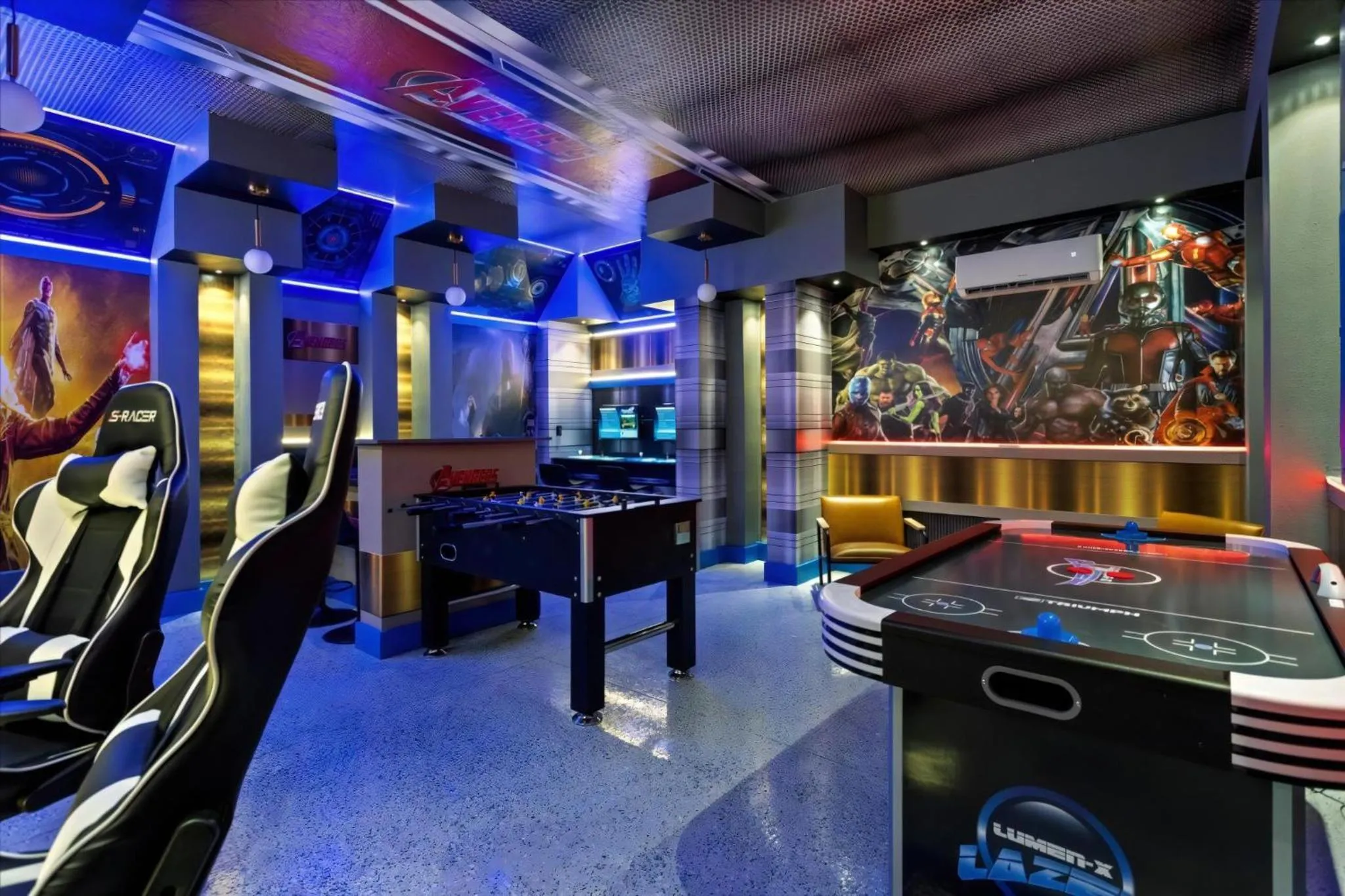 Property building in 6 Bedrooms 5 Bathrooms Solterra 7623 Ol