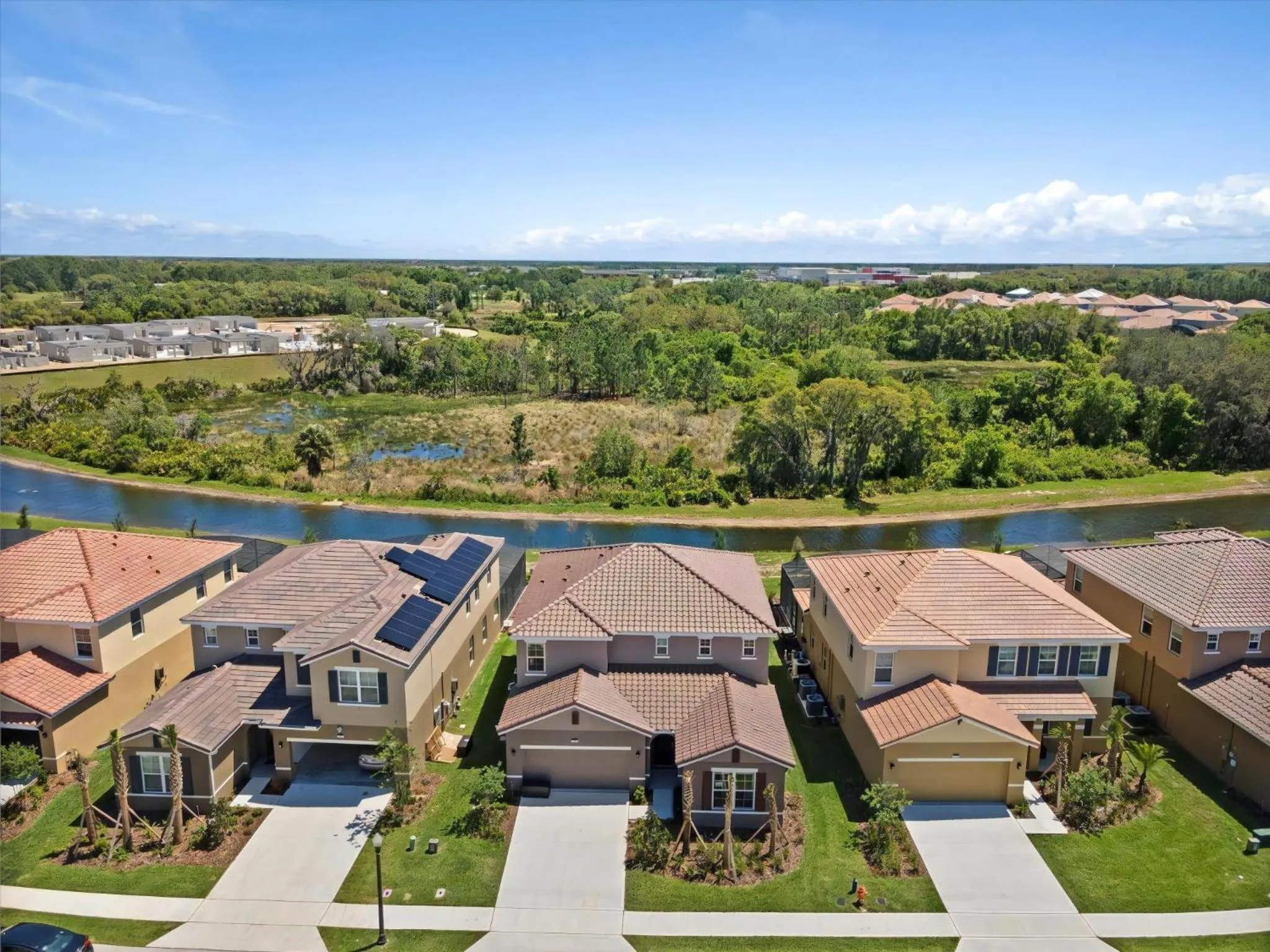 Property building in 6 Bedrooms 5 Bathrooms Solterra 7623 Ol