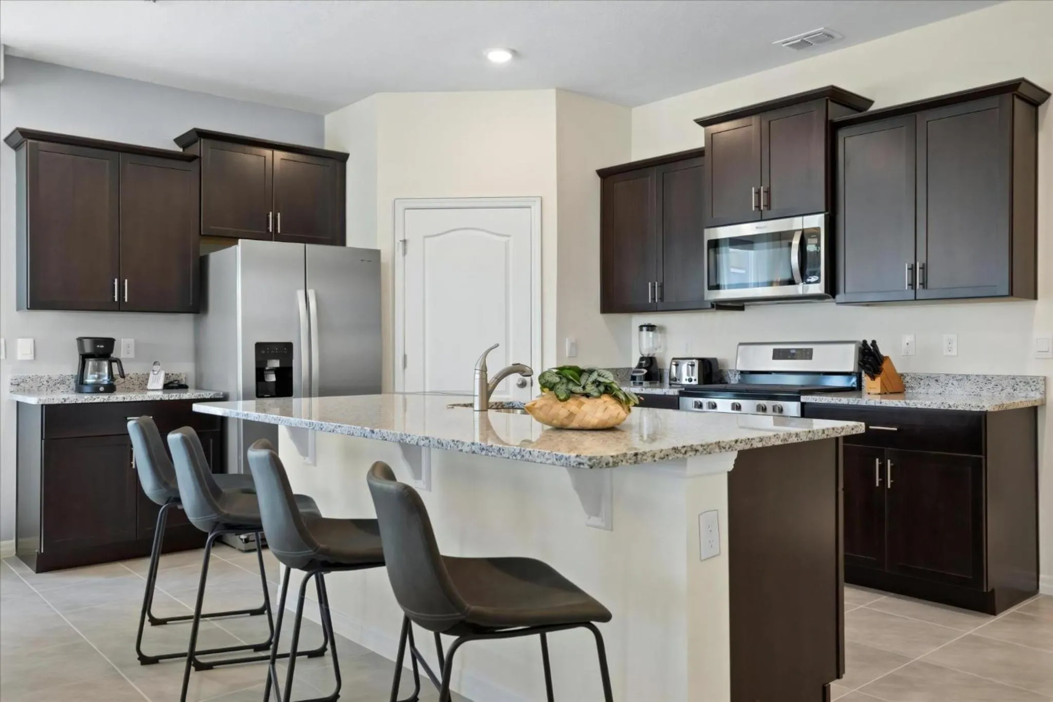 Property building in 6 Bedrooms 5 Bathrooms Solterra 7623 Ol