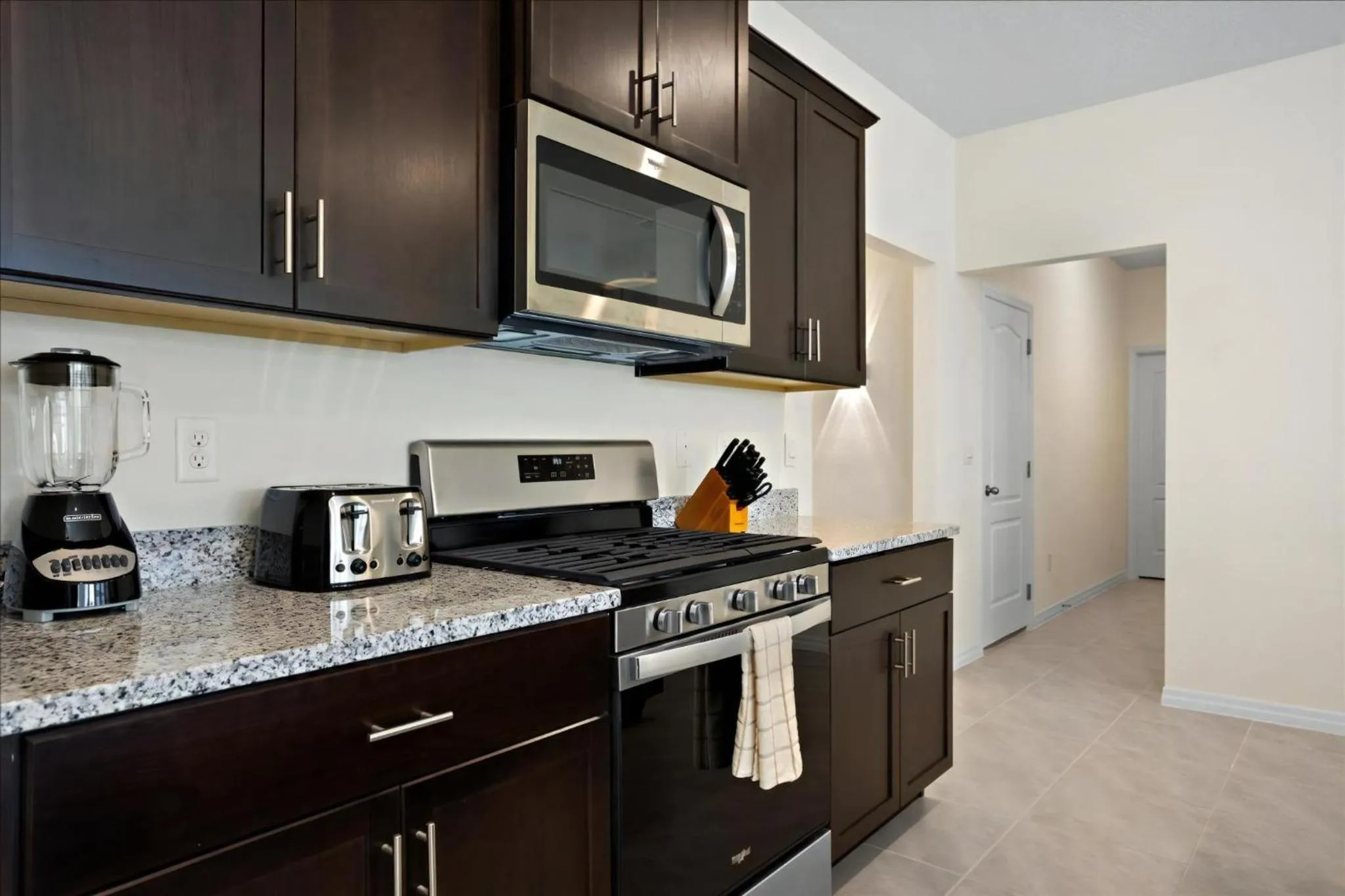 Property building in 6 Bedrooms 5 Bathrooms Solterra 7623 Ol