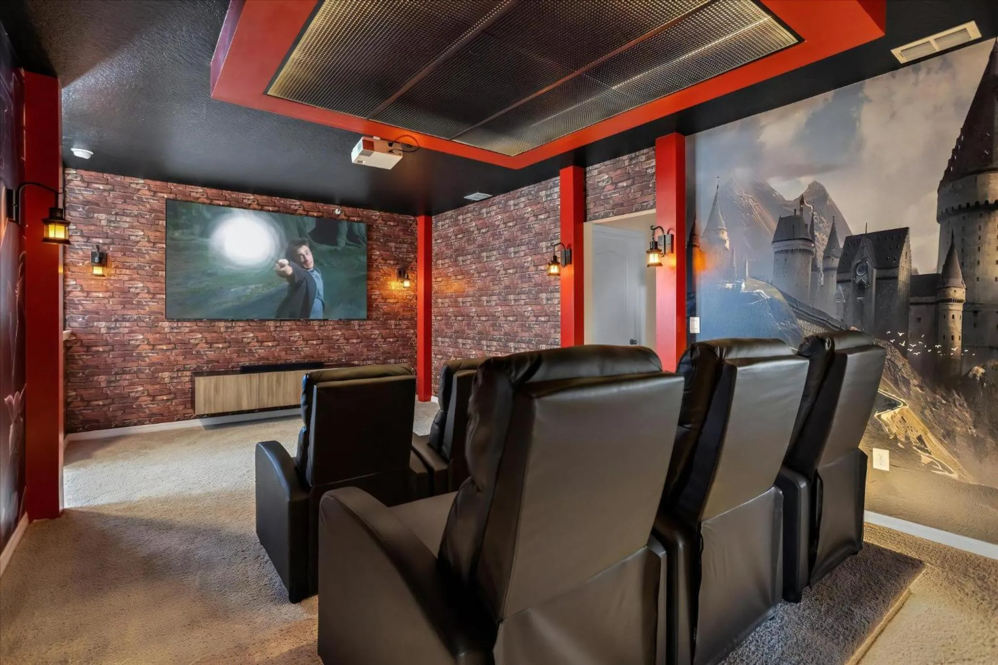 Property building in 6 Bedrooms 5 Bathrooms Solterra 7623 Ol