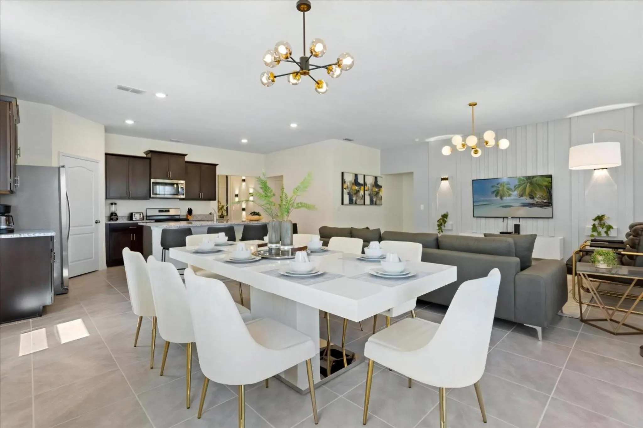 Property building in 6 Bedrooms 5 Bathrooms Solterra 7623 Ol