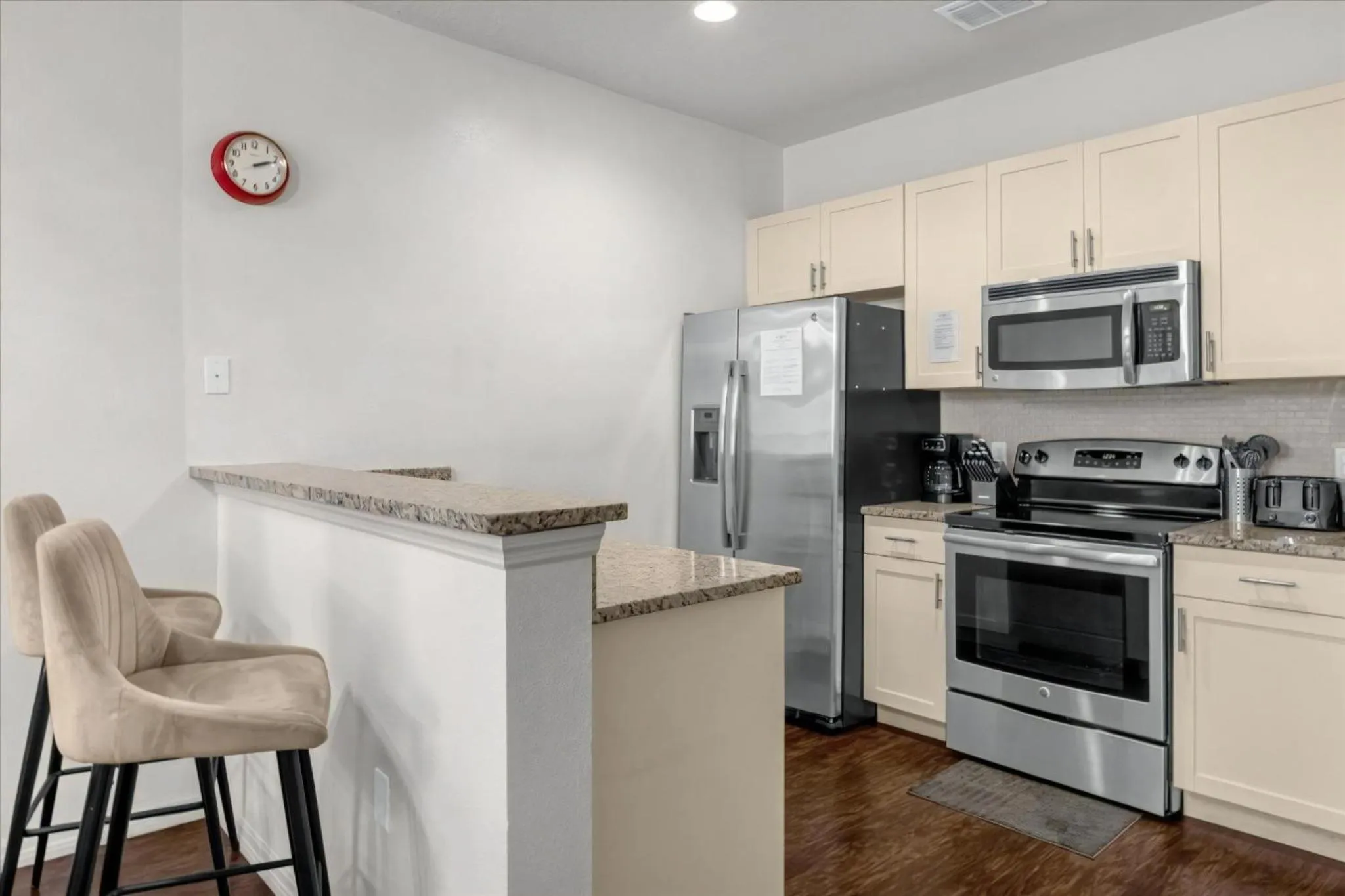 Property building in 3 Bedrooms 2 Bathrooms Lucaya Village 22-103