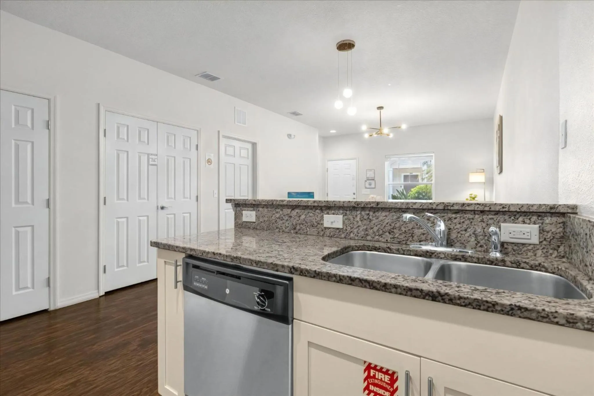 Property building in 3 Bedrooms 2 Bathrooms Lucaya Village 22-103