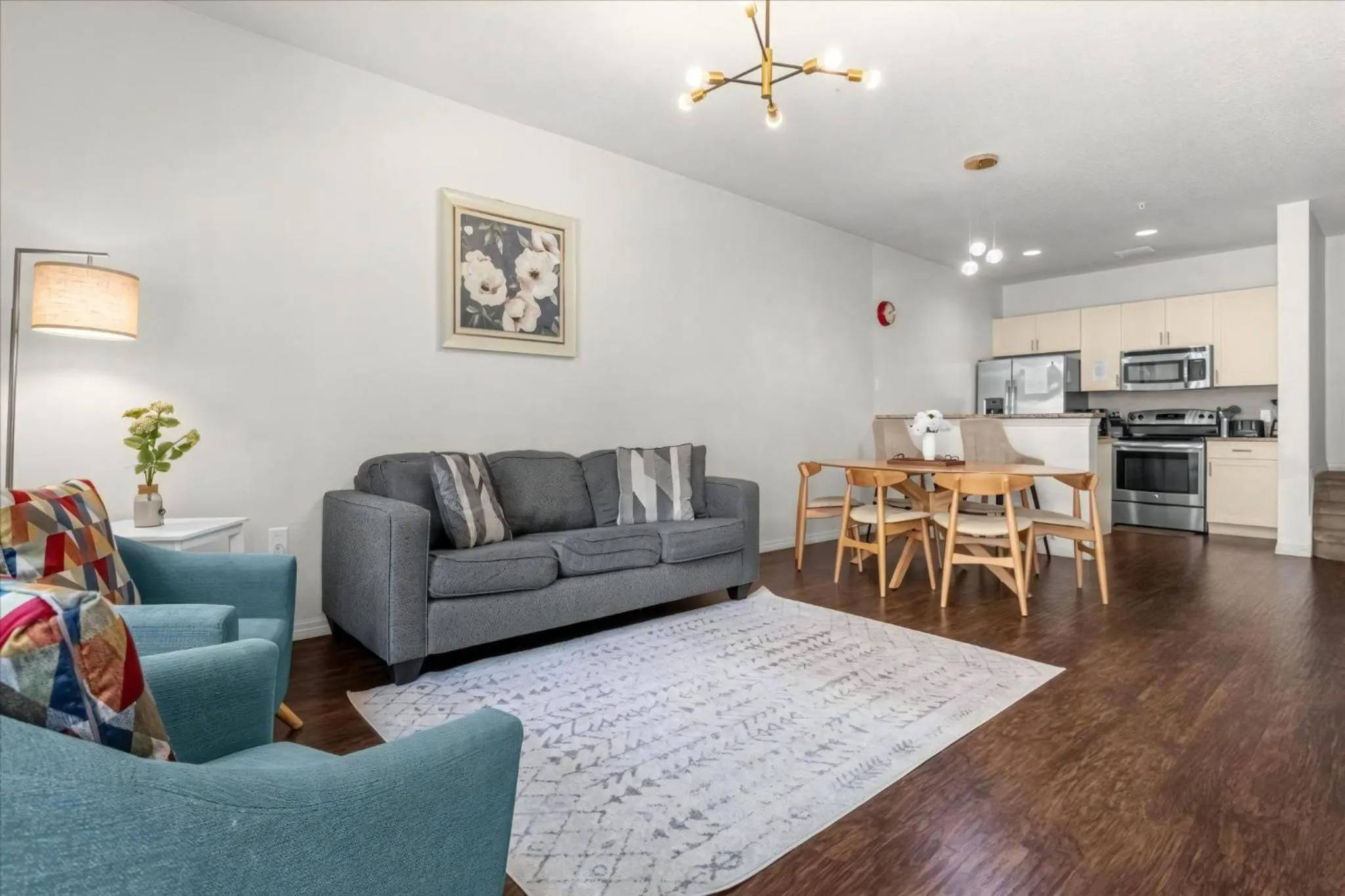 Property building in 3 Bedrooms 2 Bathrooms Lucaya Village 22-103