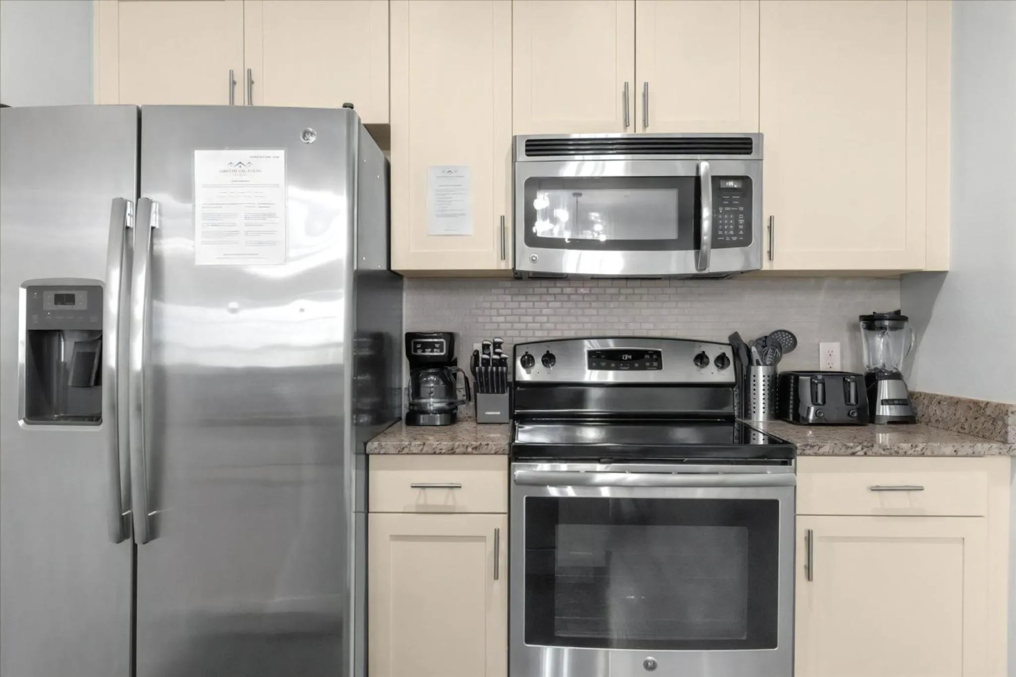 Property building in 3 Bedrooms 2 Bathrooms Lucaya Village 22-103