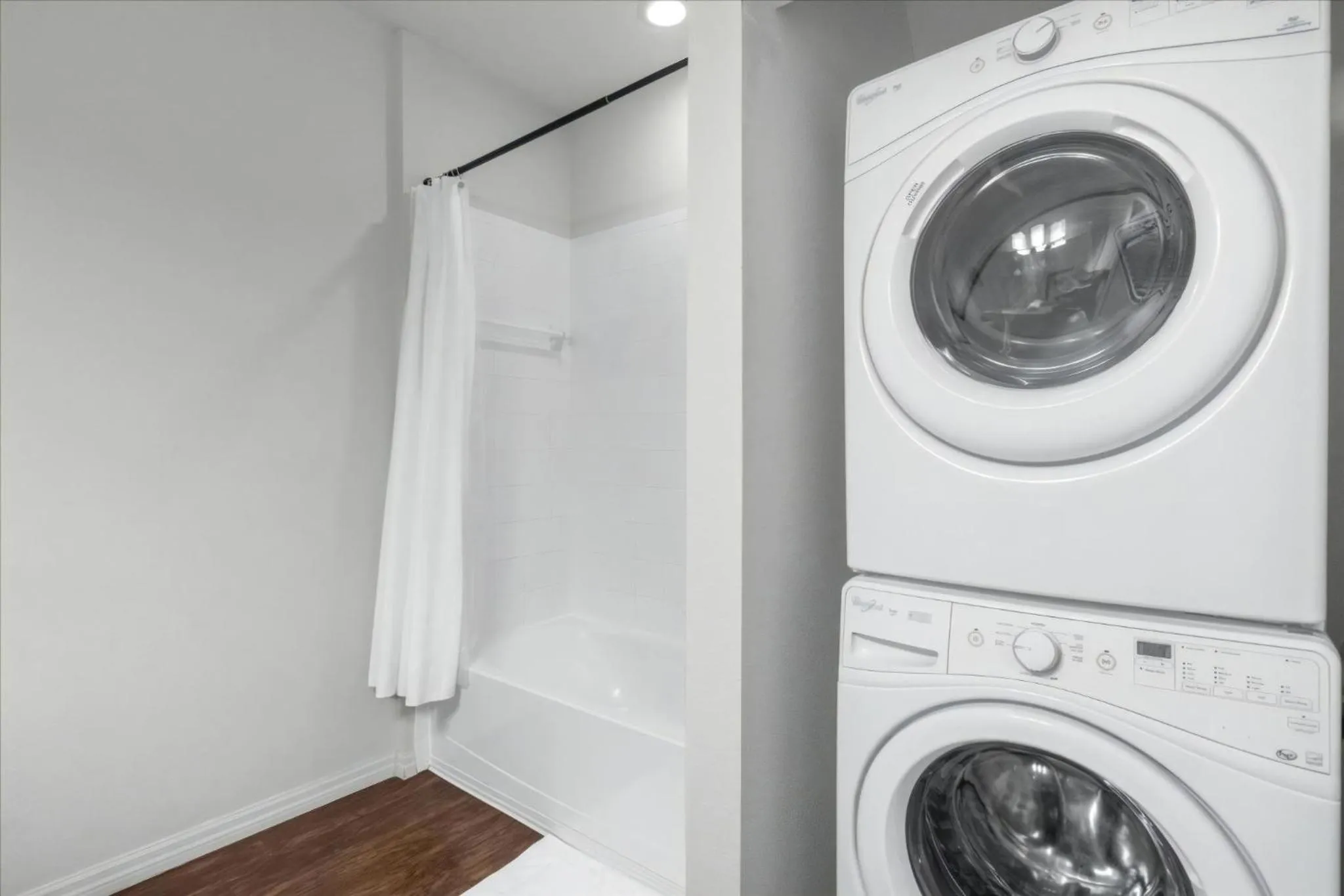 Property building in 3 Bedrooms 2 Bathrooms Lucaya Village 22-103