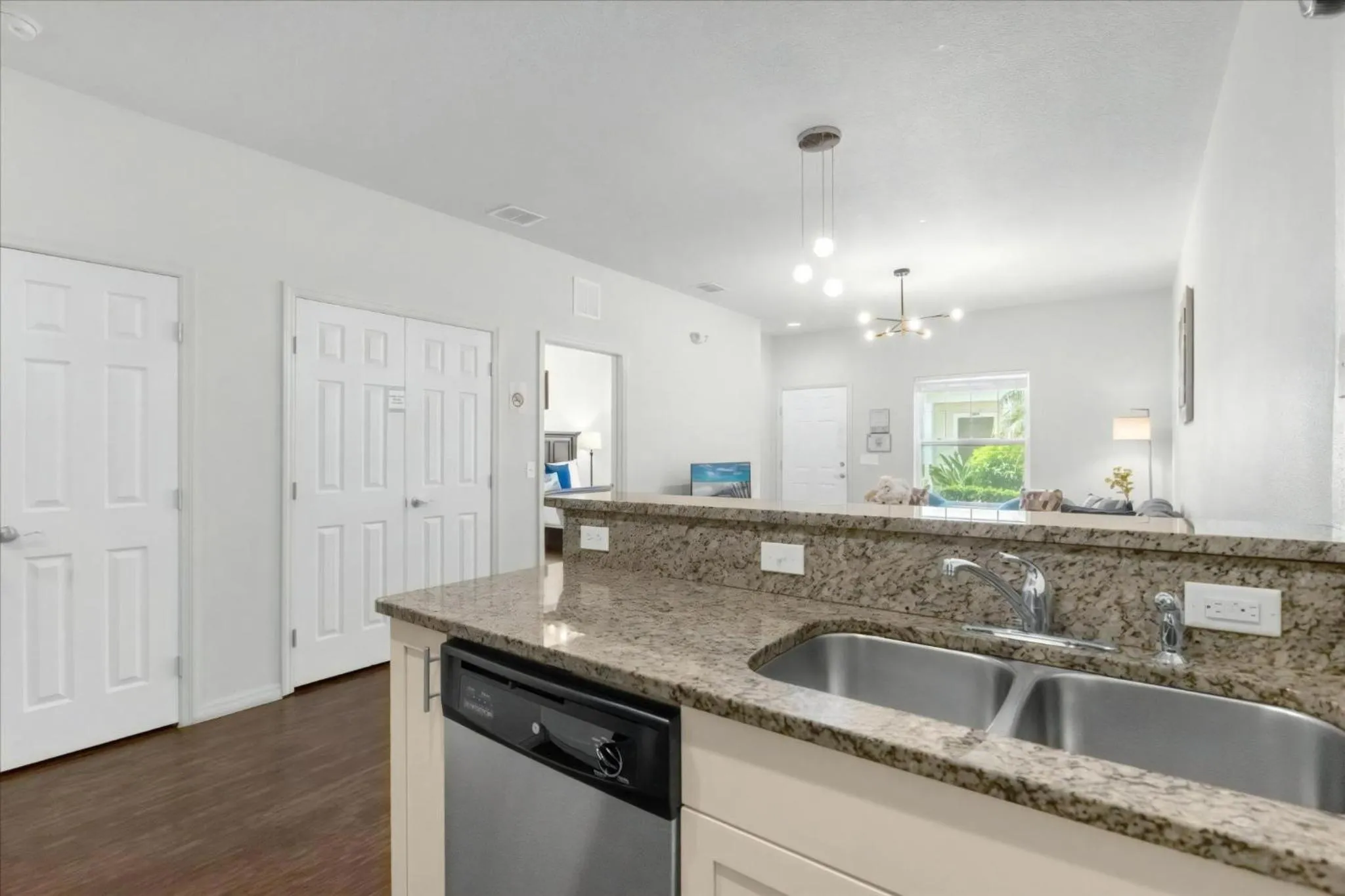 Property building in 3 Bedrooms 2 Bathrooms Lucaya Village 22-103