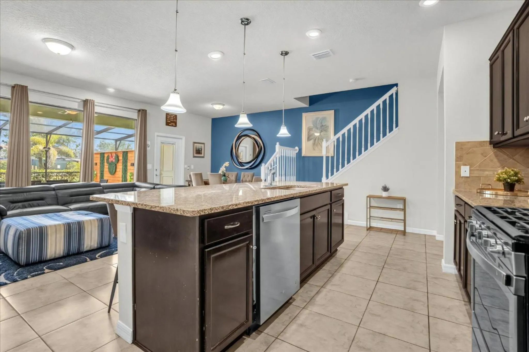 Property building in 5 Bedrooms 4 Bathrooms Solterra 4618 Td