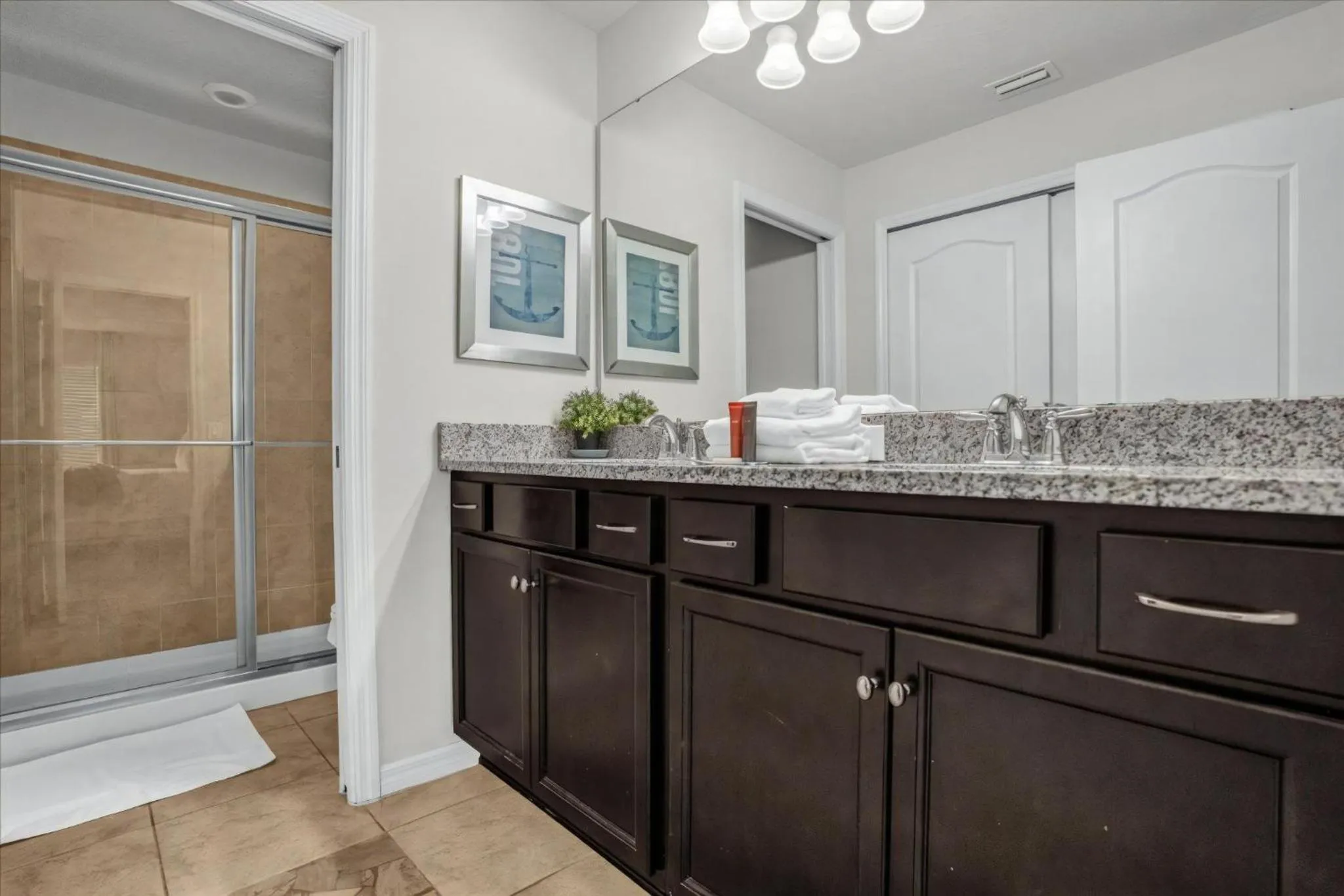 Property building in 5 Bedrooms 4 Bathrooms Solterra 4618 Td