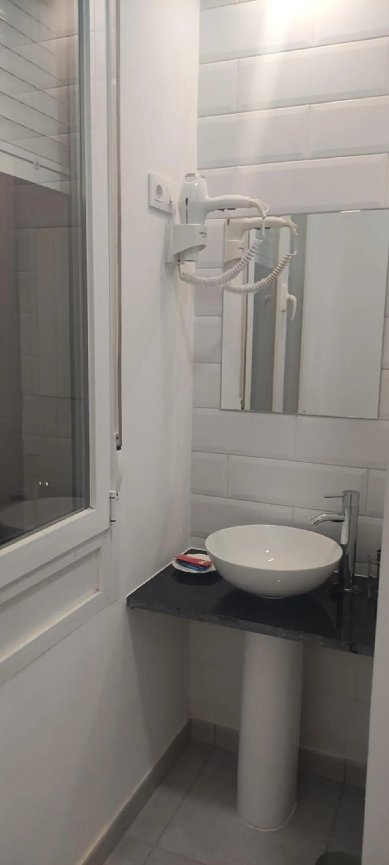 Family Room with Private Bathroom in Hostal PETITE MAMAN Family Room with Private Bathroom in Hostal PETITE MAMAN