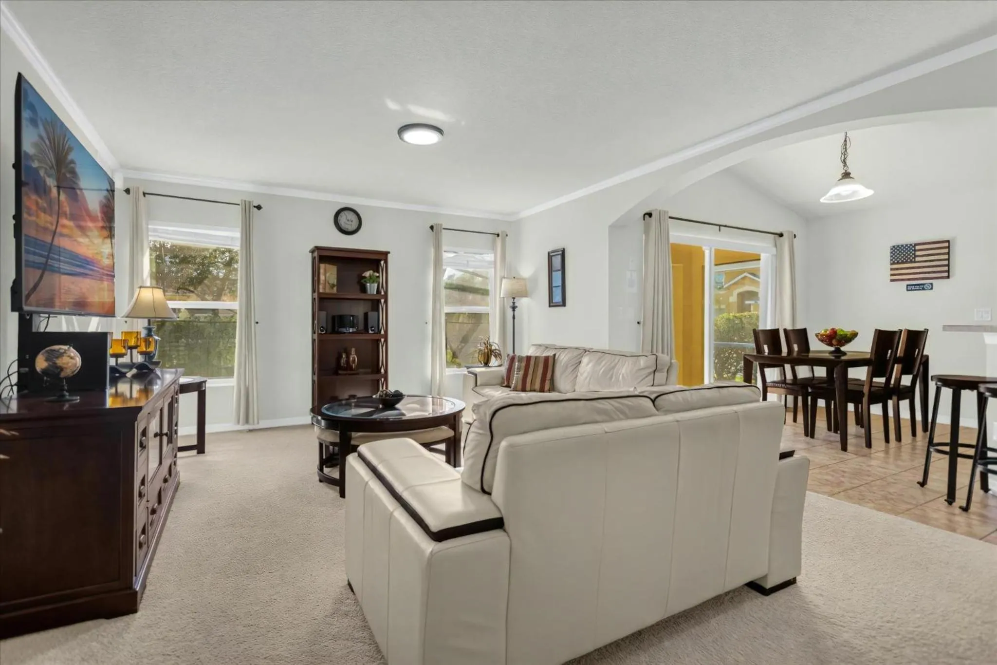 Property building in 4 Bedrooms 3 Bathrooms Veranda Palms 4461 Np