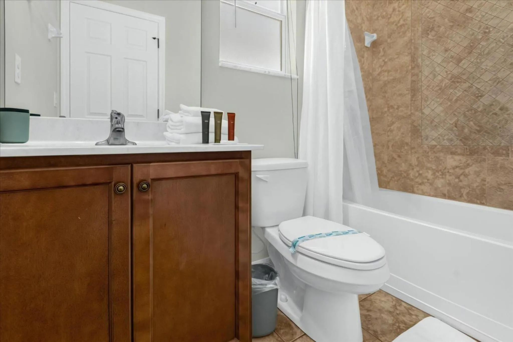 Property building in 4 Bedrooms 3 Bathrooms Veranda Palms 4461 Np