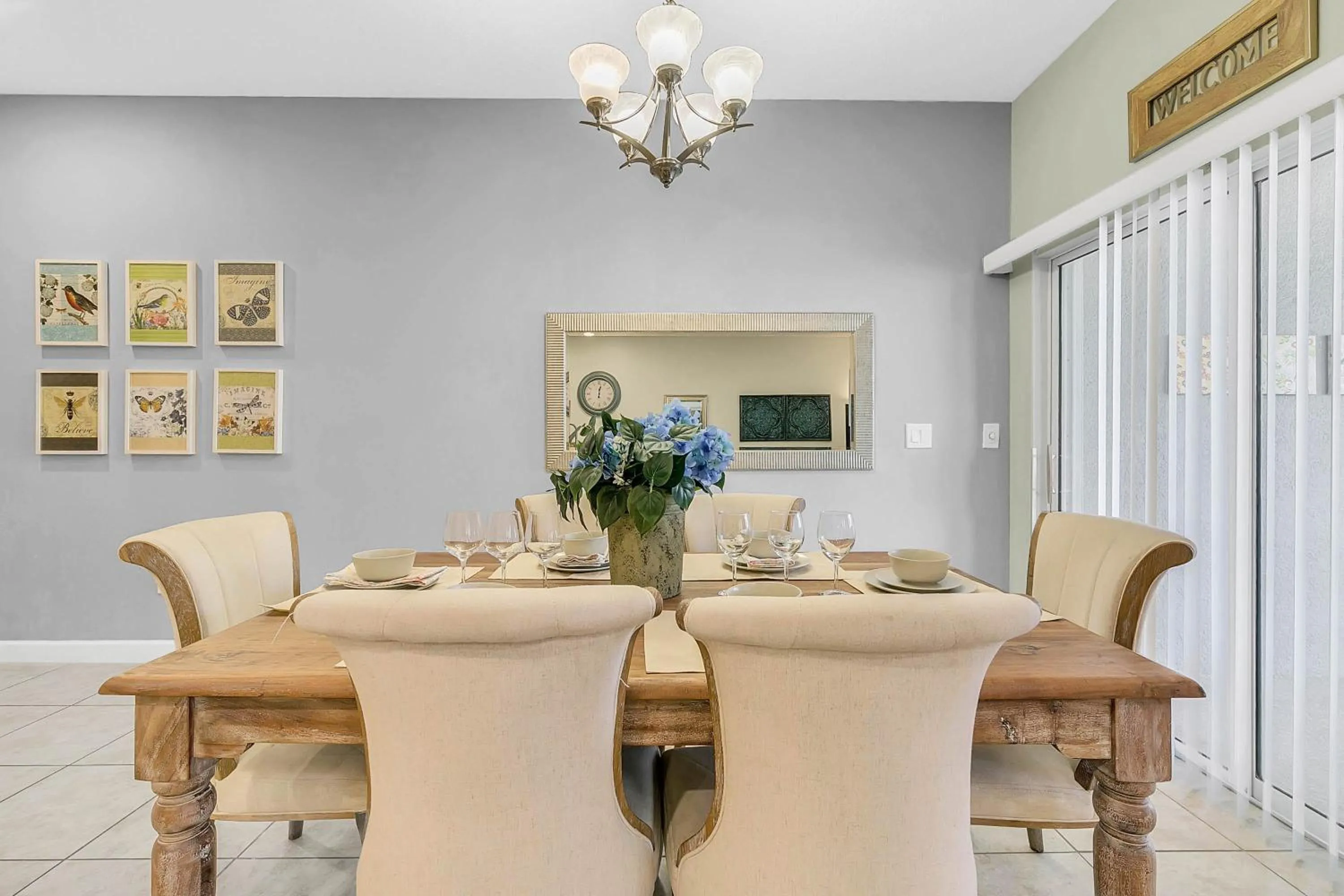 Property building in 4 Bedrooms 3 Bathrooms Storey Lake 4827 Ct