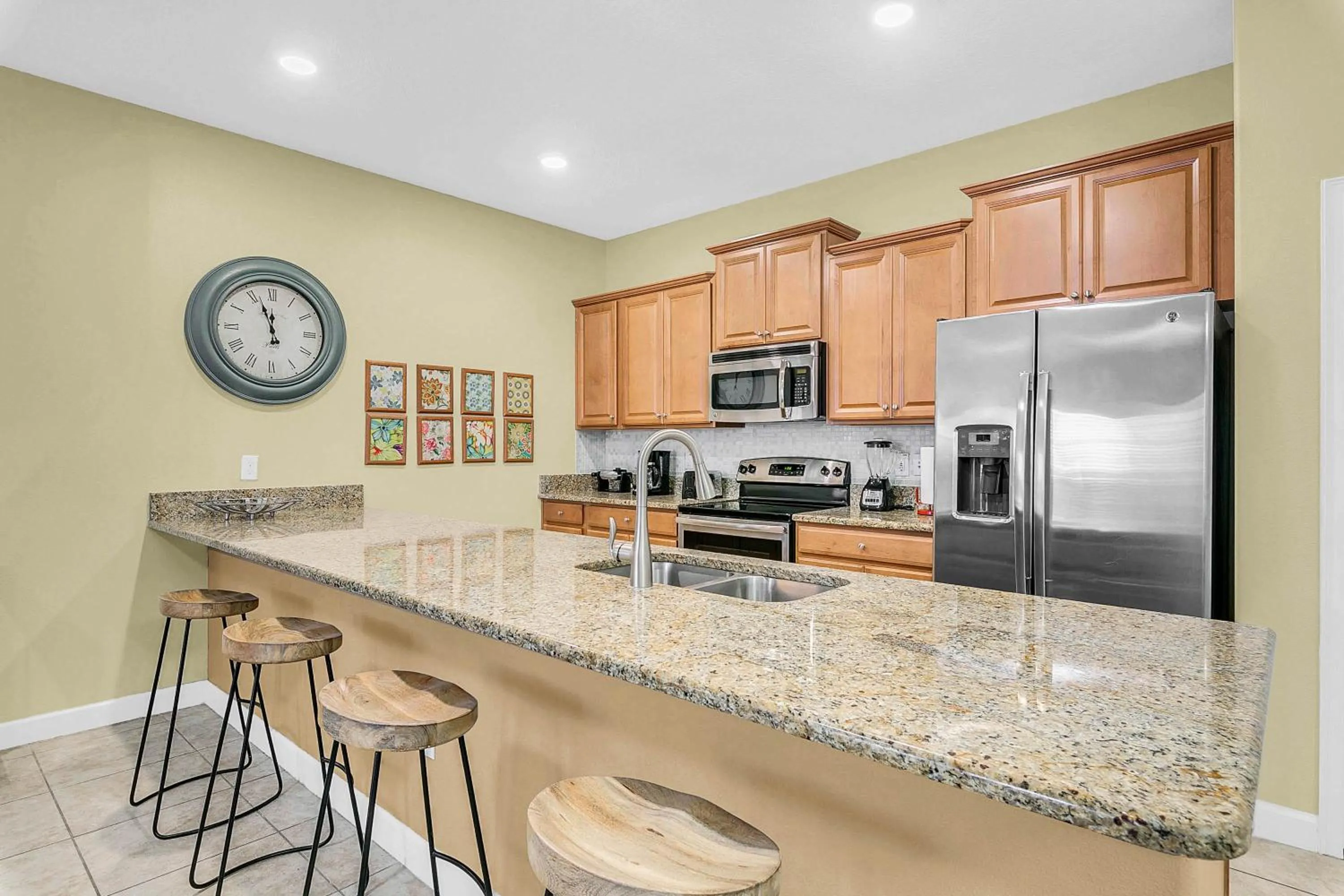 Property building in 4 Bedrooms 3 Bathrooms Storey Lake 4827 Ct