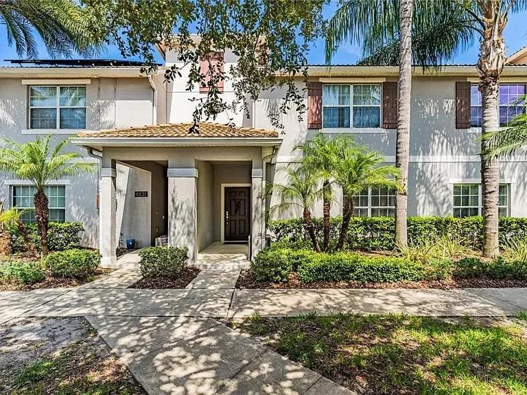 Property building in 4 Bedrooms 3 Bathrooms Storey Lake 4827 Ct