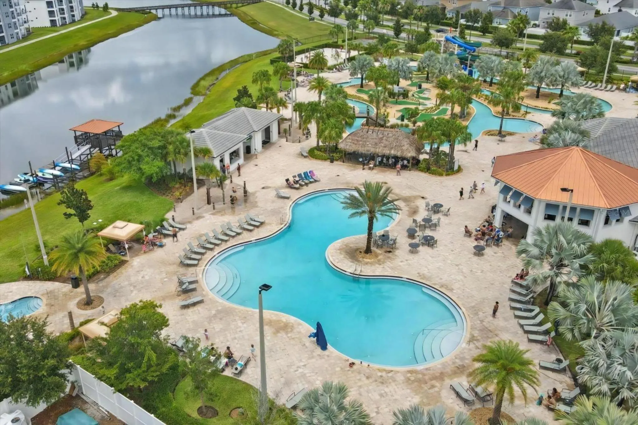 Property building in 4 Bedrooms 3 Bathrooms Storey Lake 4827 Ct