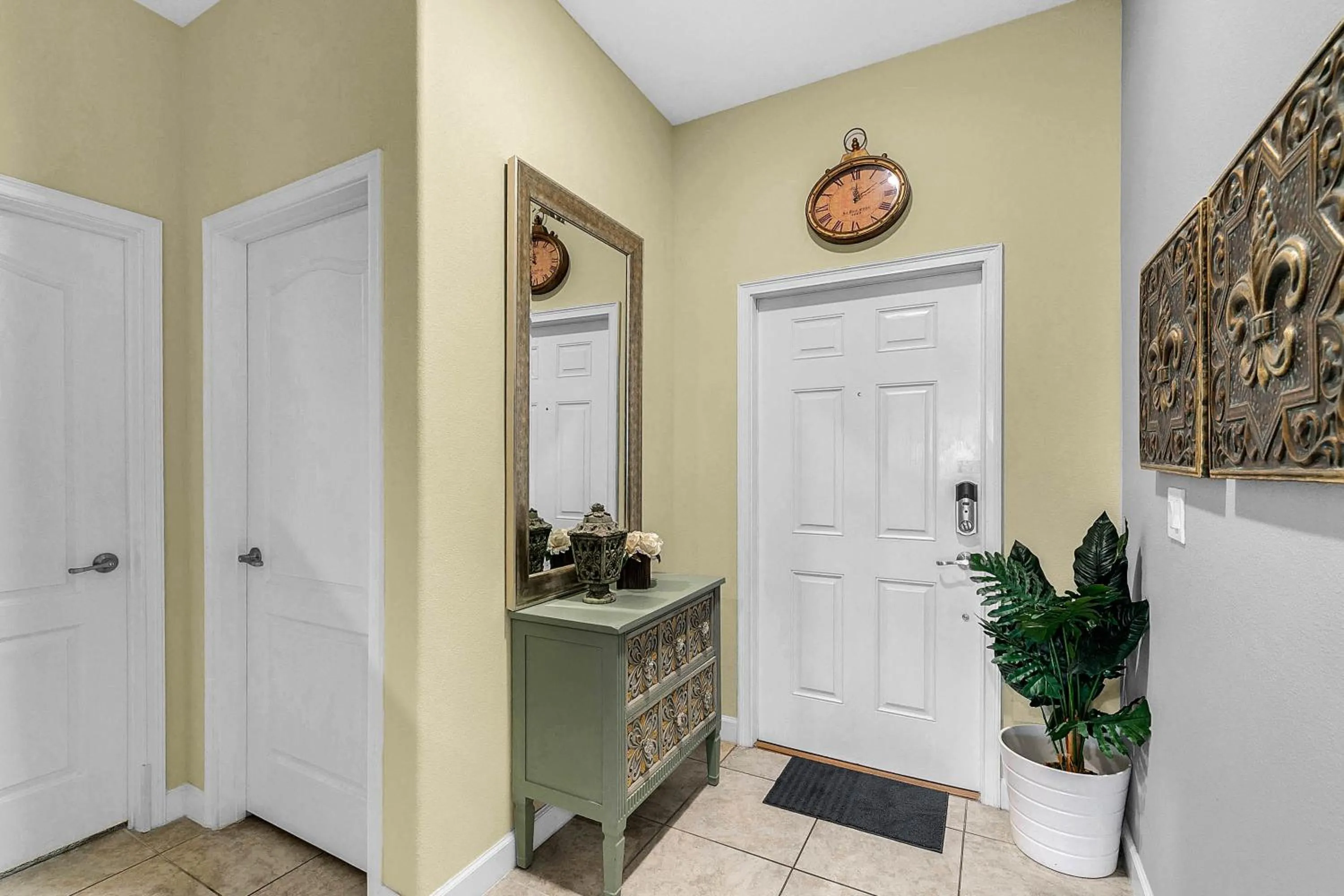 Property building in 4 Bedrooms 3 Bathrooms Storey Lake 4827 Ct