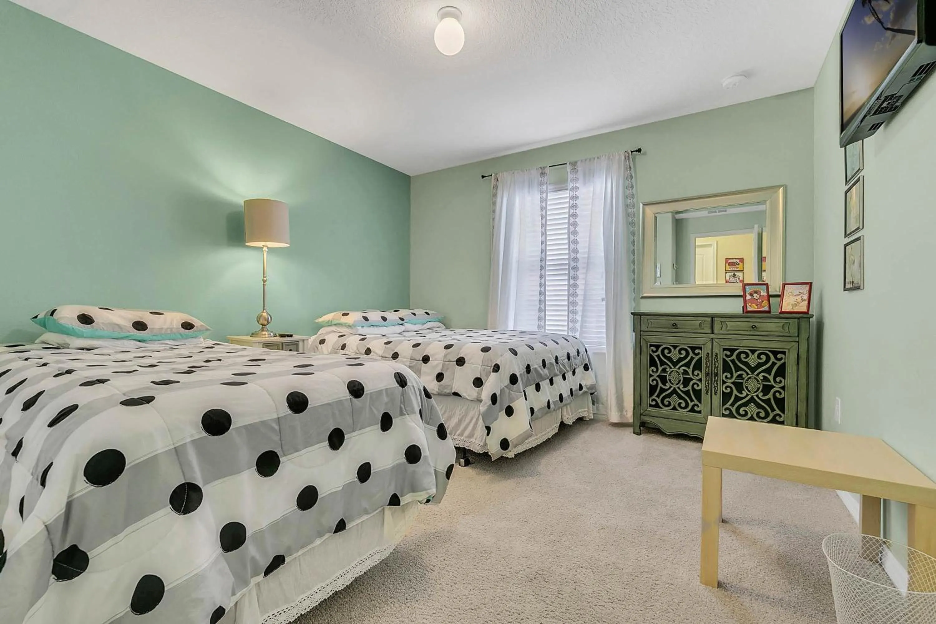 Property building in 4 Bedrooms 3 Bathrooms Storey Lake 4827 Ct