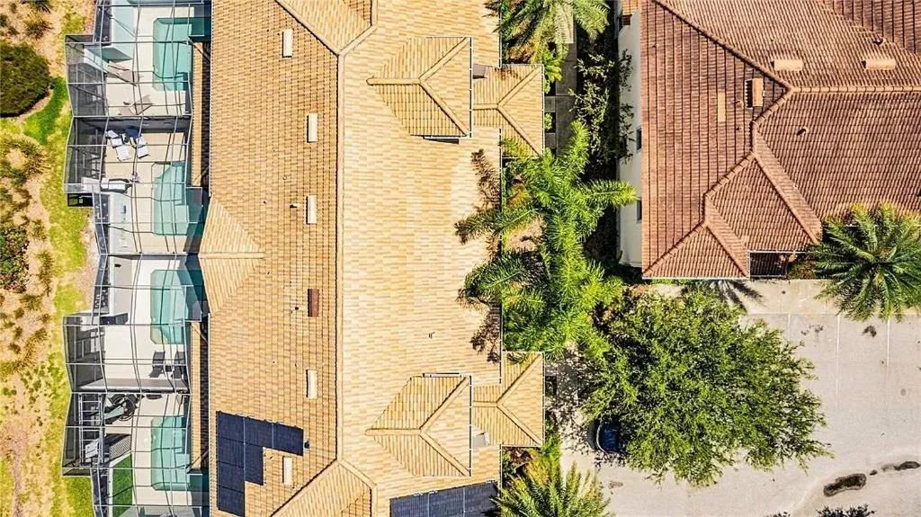 Property building in 4 Bedrooms 3 Bathrooms Storey Lake 4827 Ct