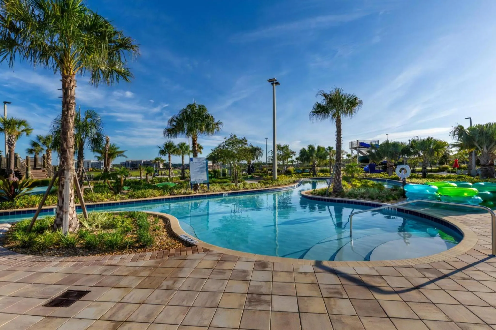 Property building in 4 Bedrooms 3 Bathrooms Storey Lake 4827 Ct