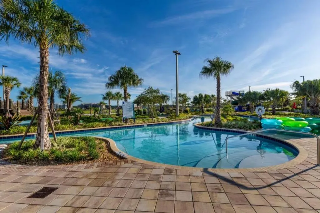 Property building in 4 Bedrooms 3 Bathrooms Storey Lake 4827 Ct