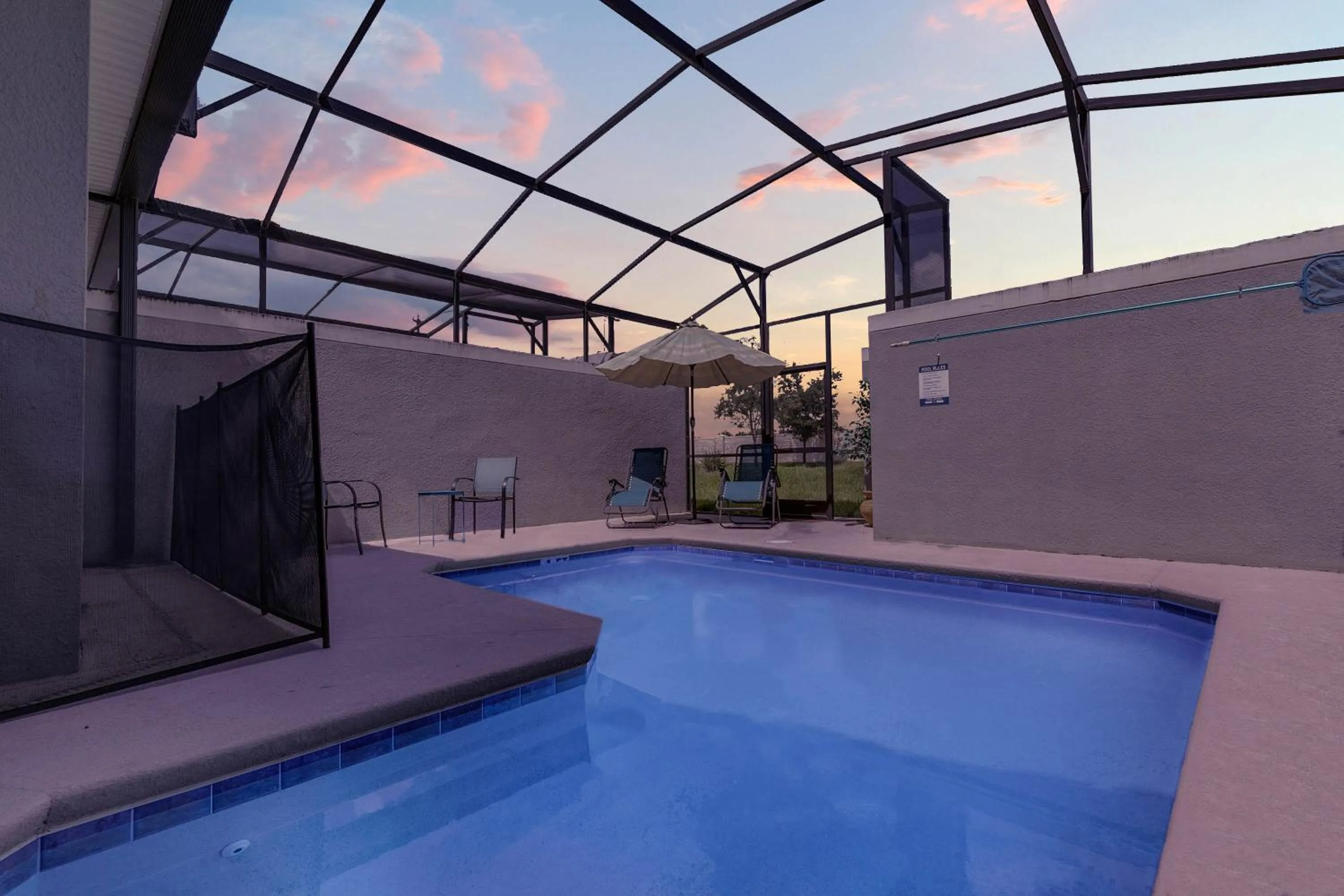 Property building in 4 Bedrooms 3 Bathrooms Storey Lake 4827 Ct