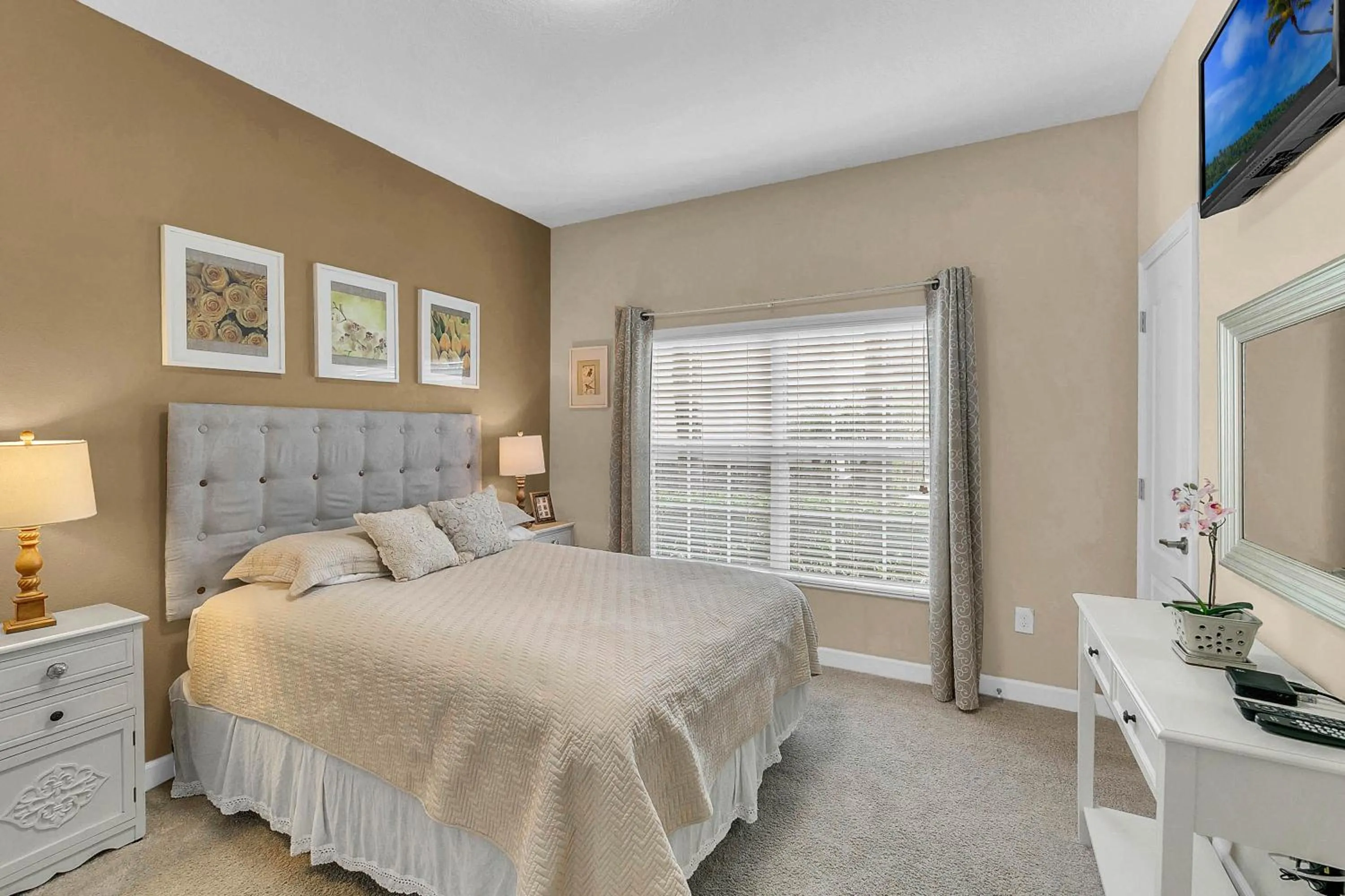 Property building in 4 Bedrooms 3 Bathrooms Storey Lake 4827 Ct