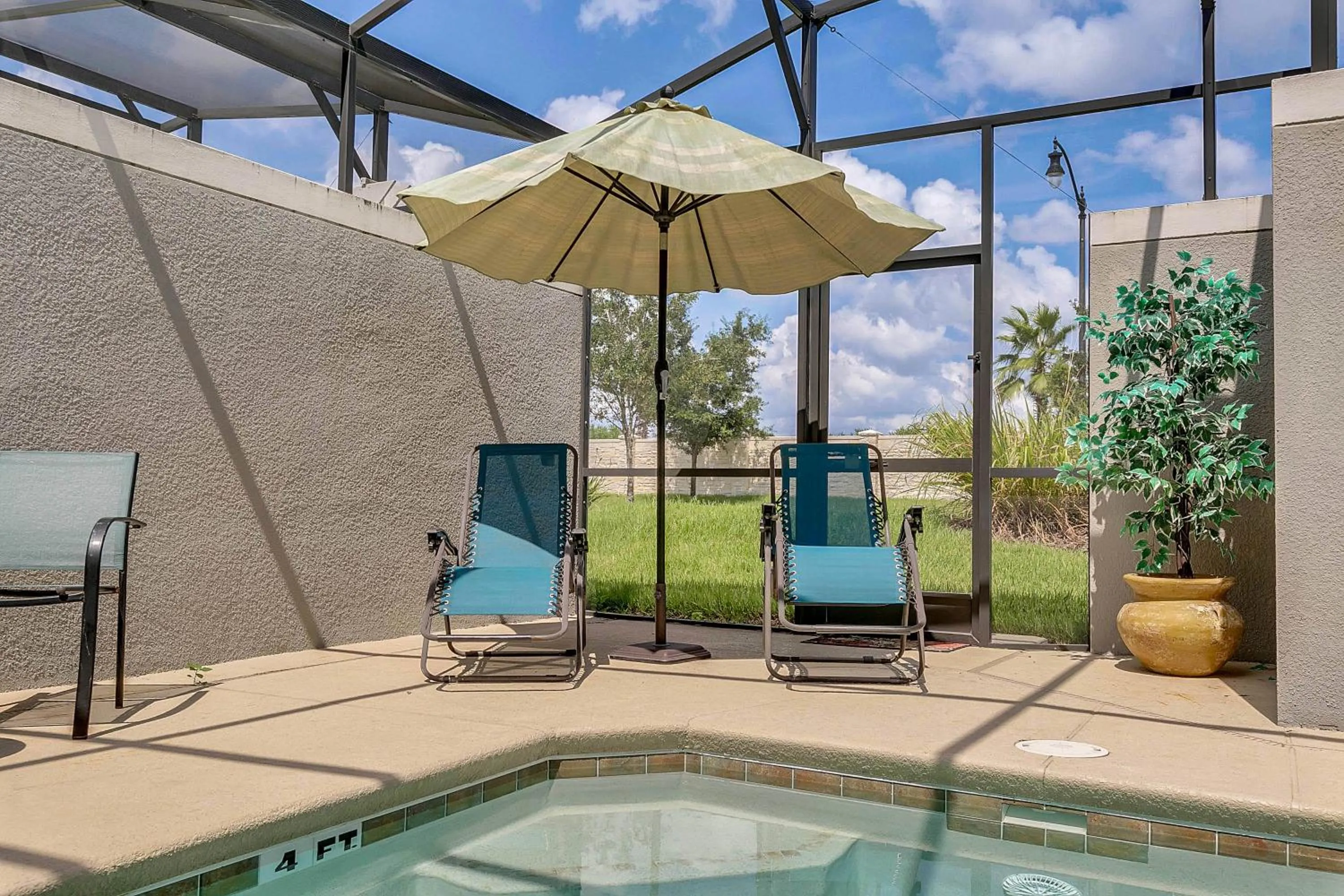 Property building in 4 Bedrooms 3 Bathrooms Storey Lake 4827 Ct