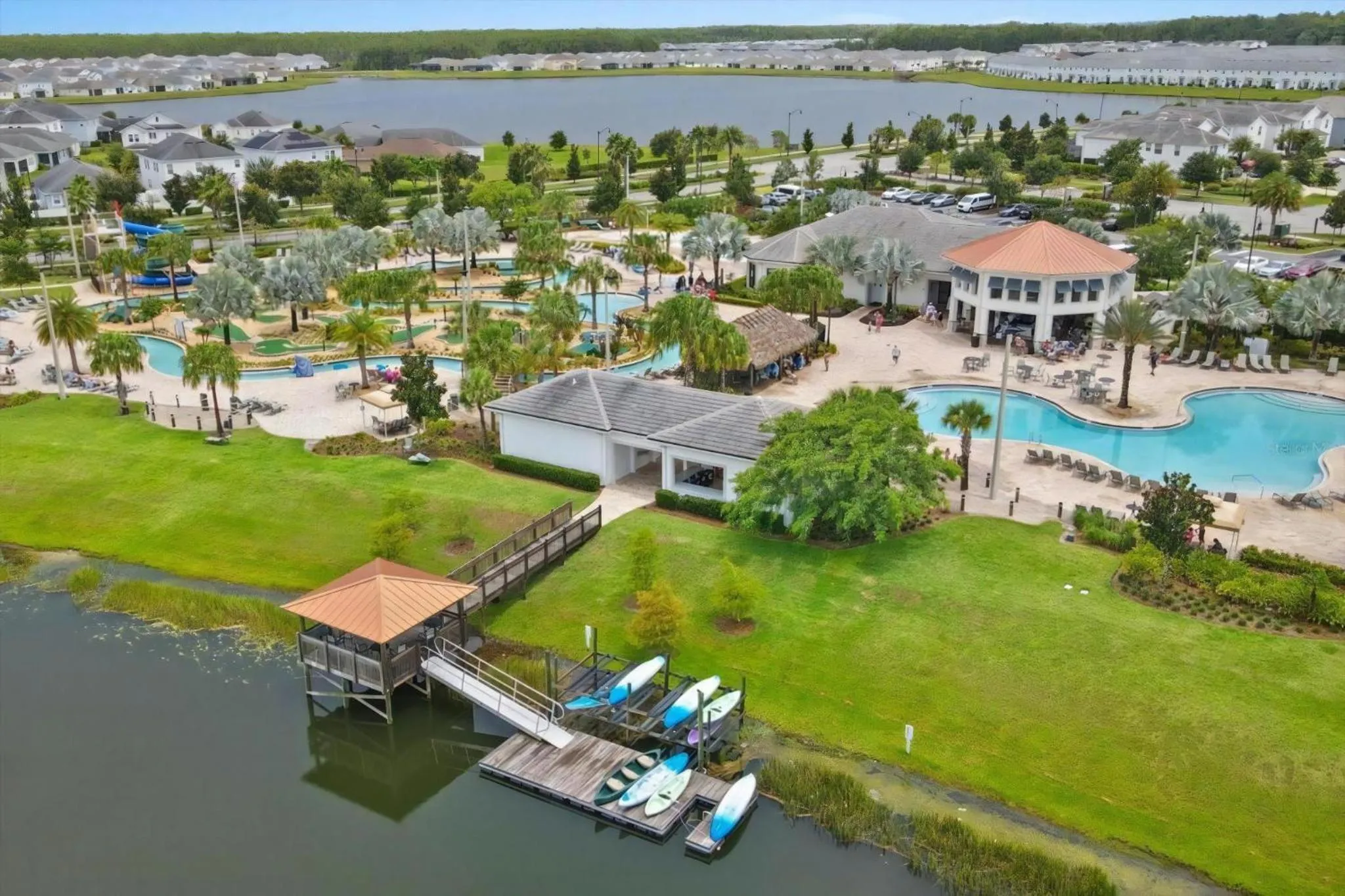 Property building in 4 Bedrooms 3 Bathrooms Storey Lake 4827 Ct