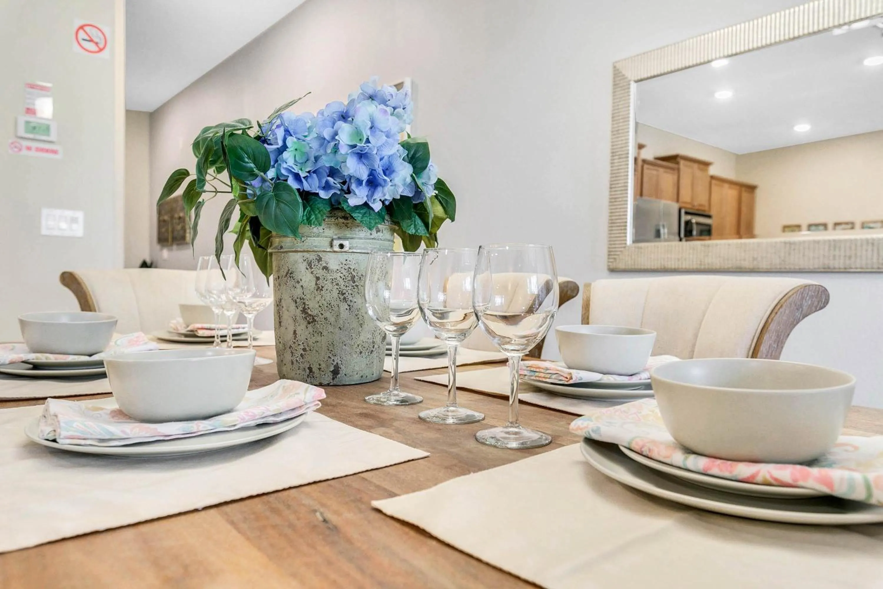 Property building in 4 Bedrooms 3 Bathrooms Storey Lake 4827 Ct