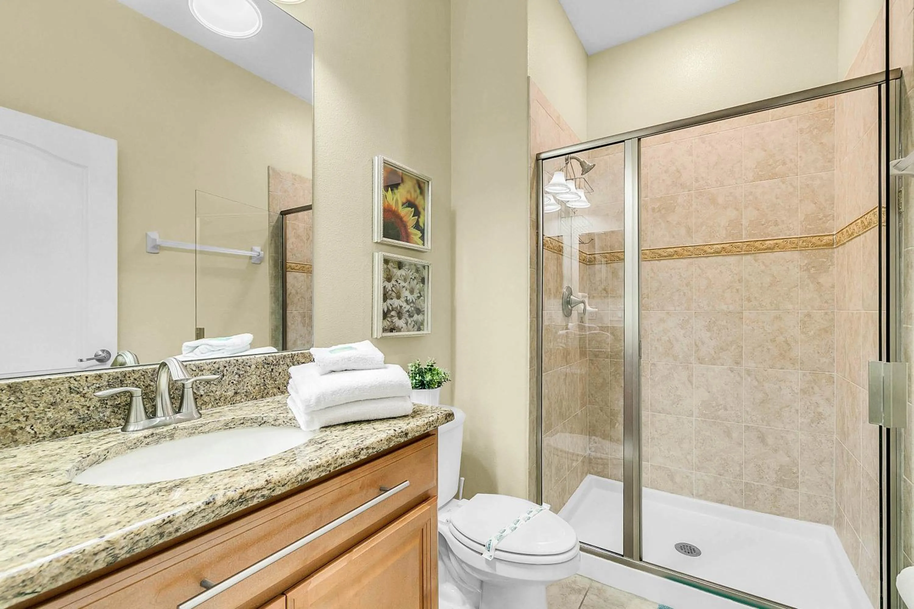 Property building in 4 Bedrooms 3 Bathrooms Storey Lake 4827 Ct