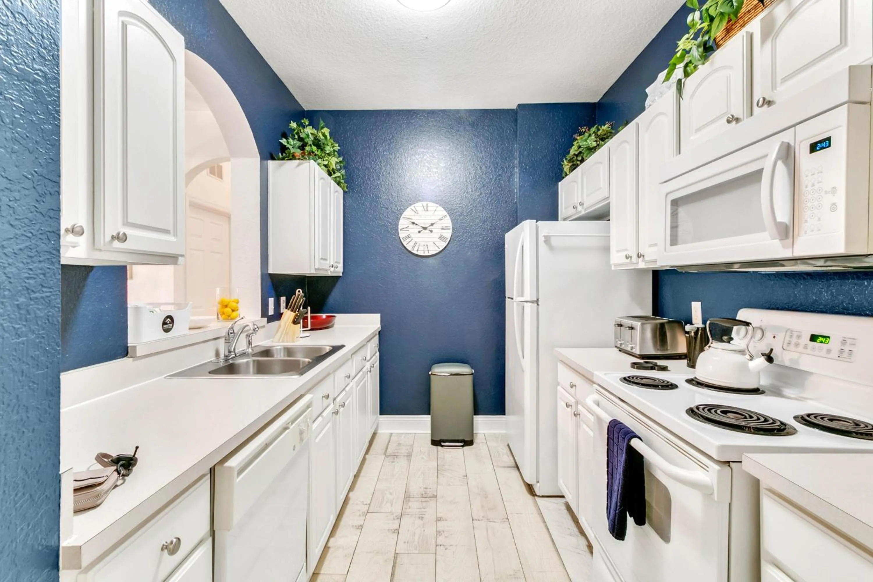 Property building in 3 Bedroom 2 Bathroom Windsor Hills 7675-105 Cs