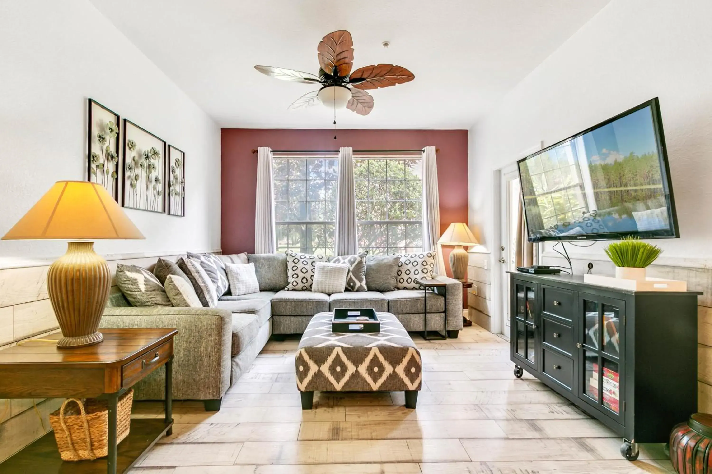 3 Bedroom 2 Bathroom Windsor Hills 7675-105 Cs 3 Bedroom 2 Bathroom Windsor Hills 7675-105 Cs