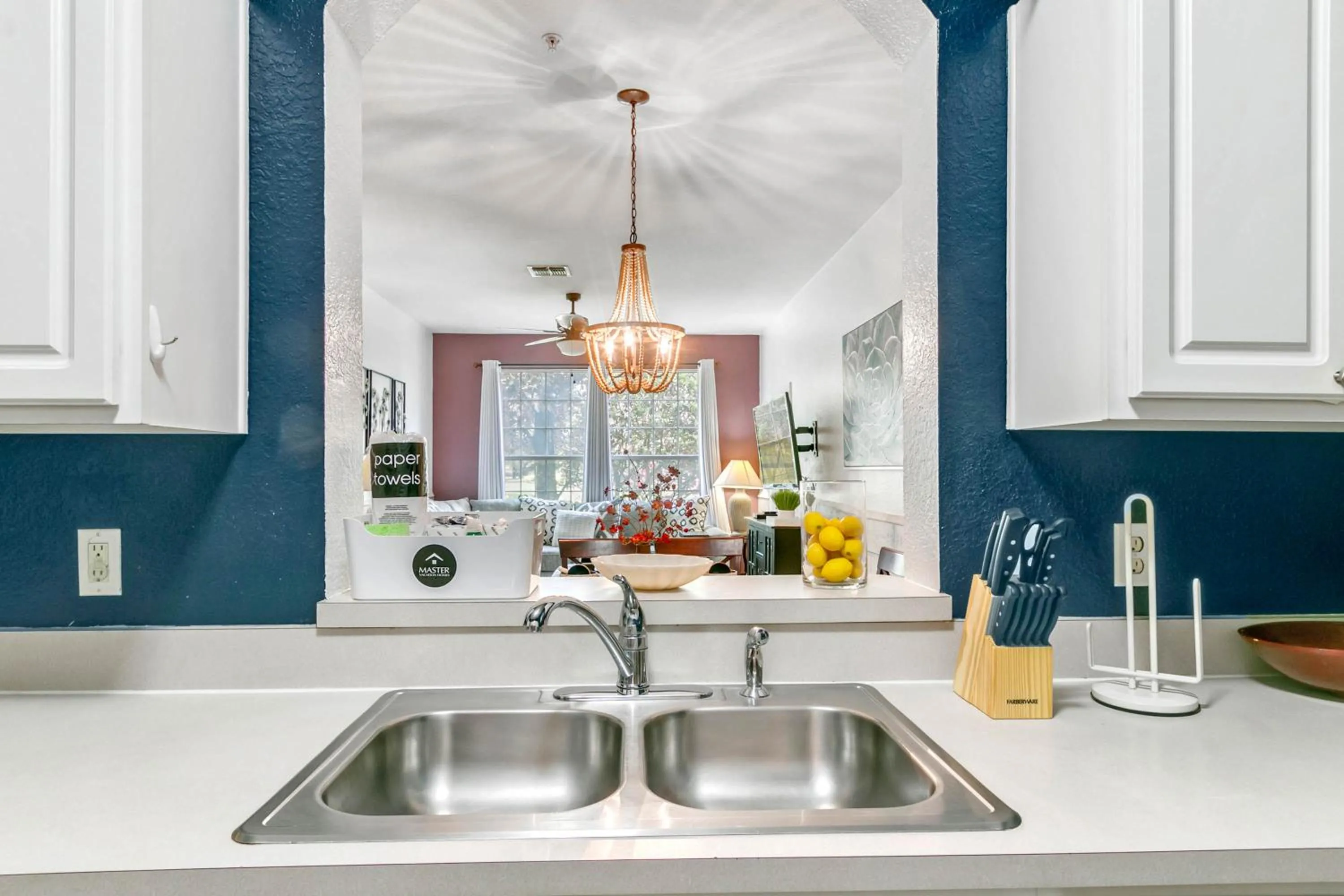 Property building in 3 Bedroom 2 Bathroom Windsor Hills 7675-105 Cs