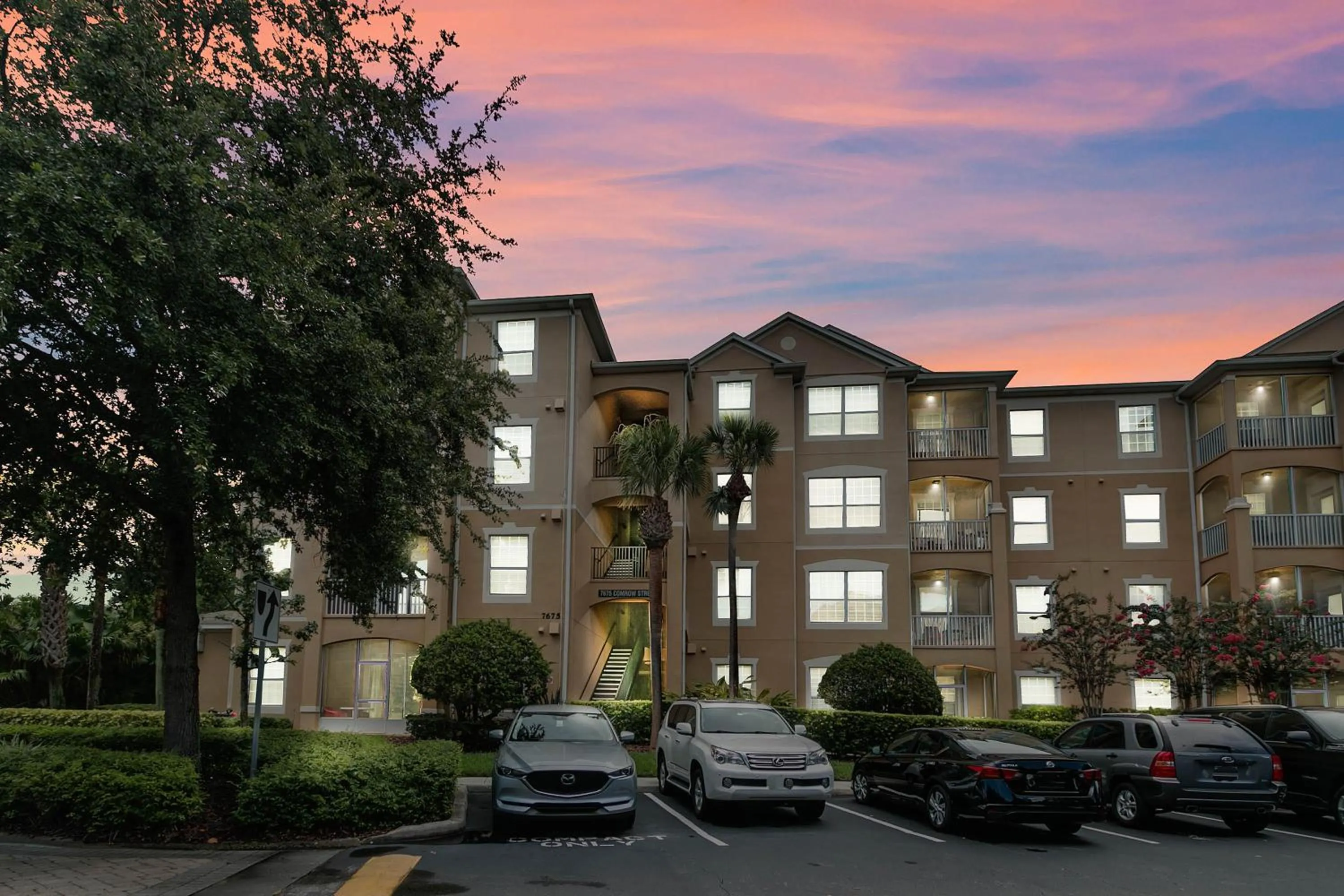 Property building in 3 Bedroom 2 Bathroom Windsor Hills 7675-105 Cs