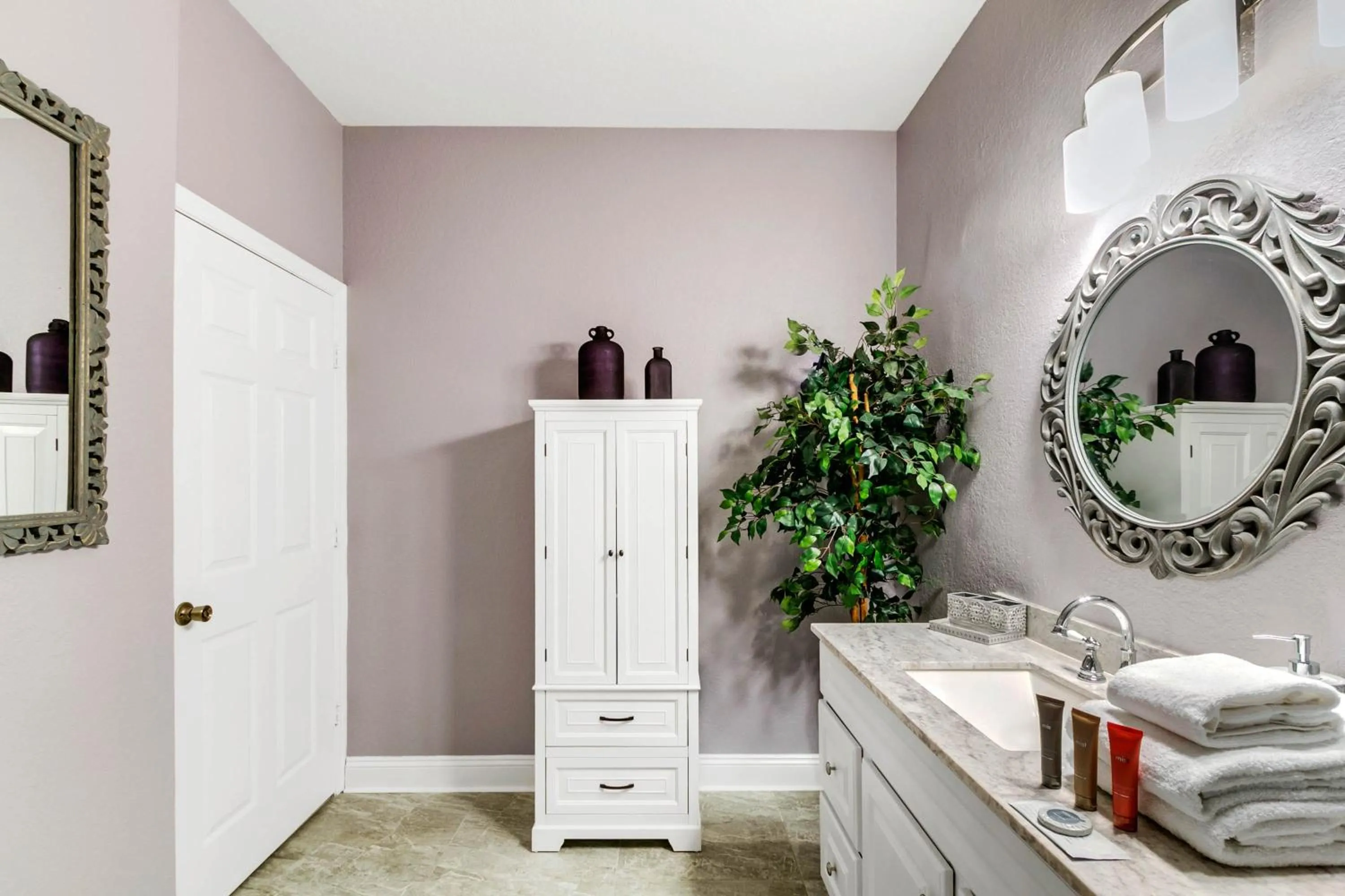 Property building in 3 Bedroom 2 Bathroom Windsor Hills 7675-105 Cs