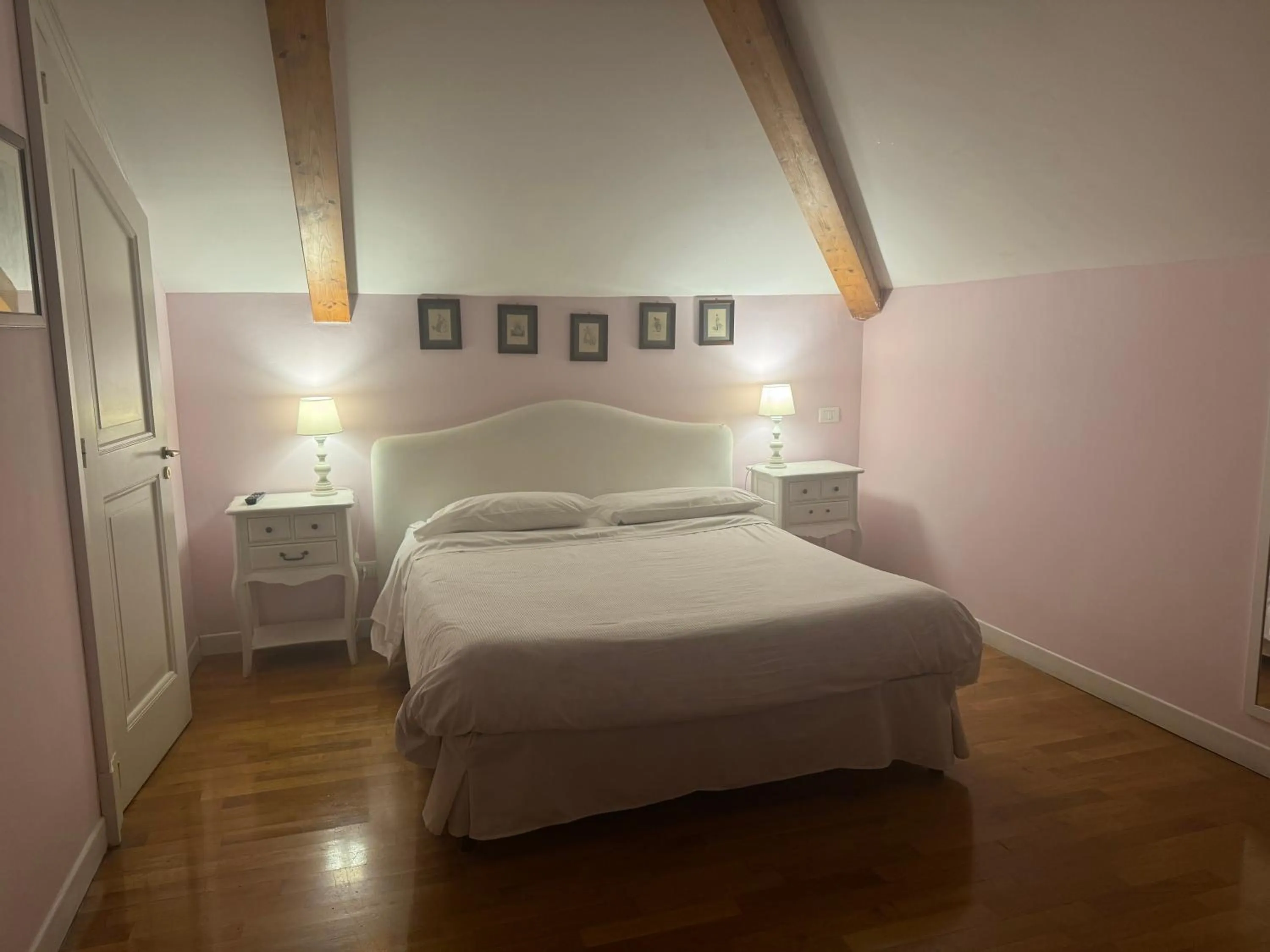 Bed in The Secret Garden Relais