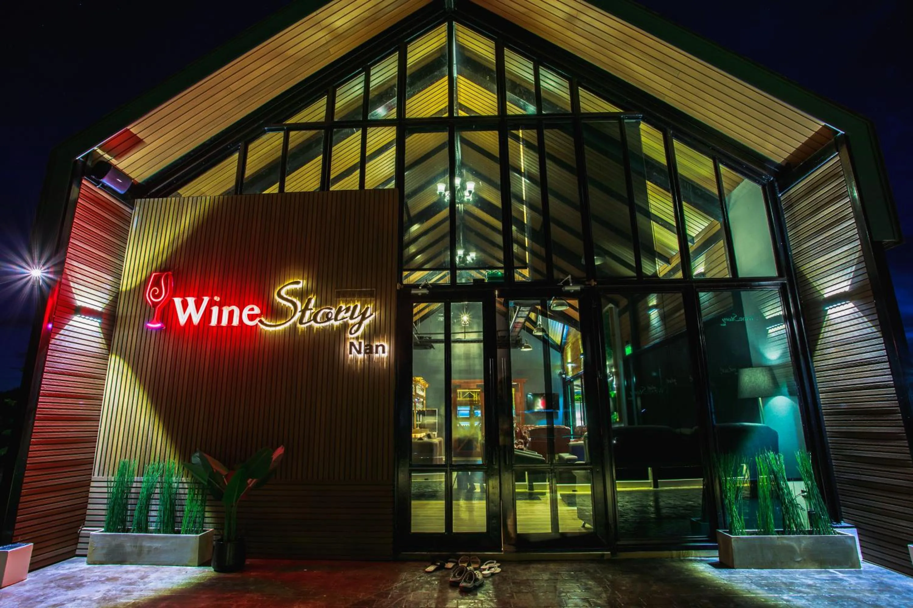 Restaurant/places to eat in Pim Pool Villa Nan