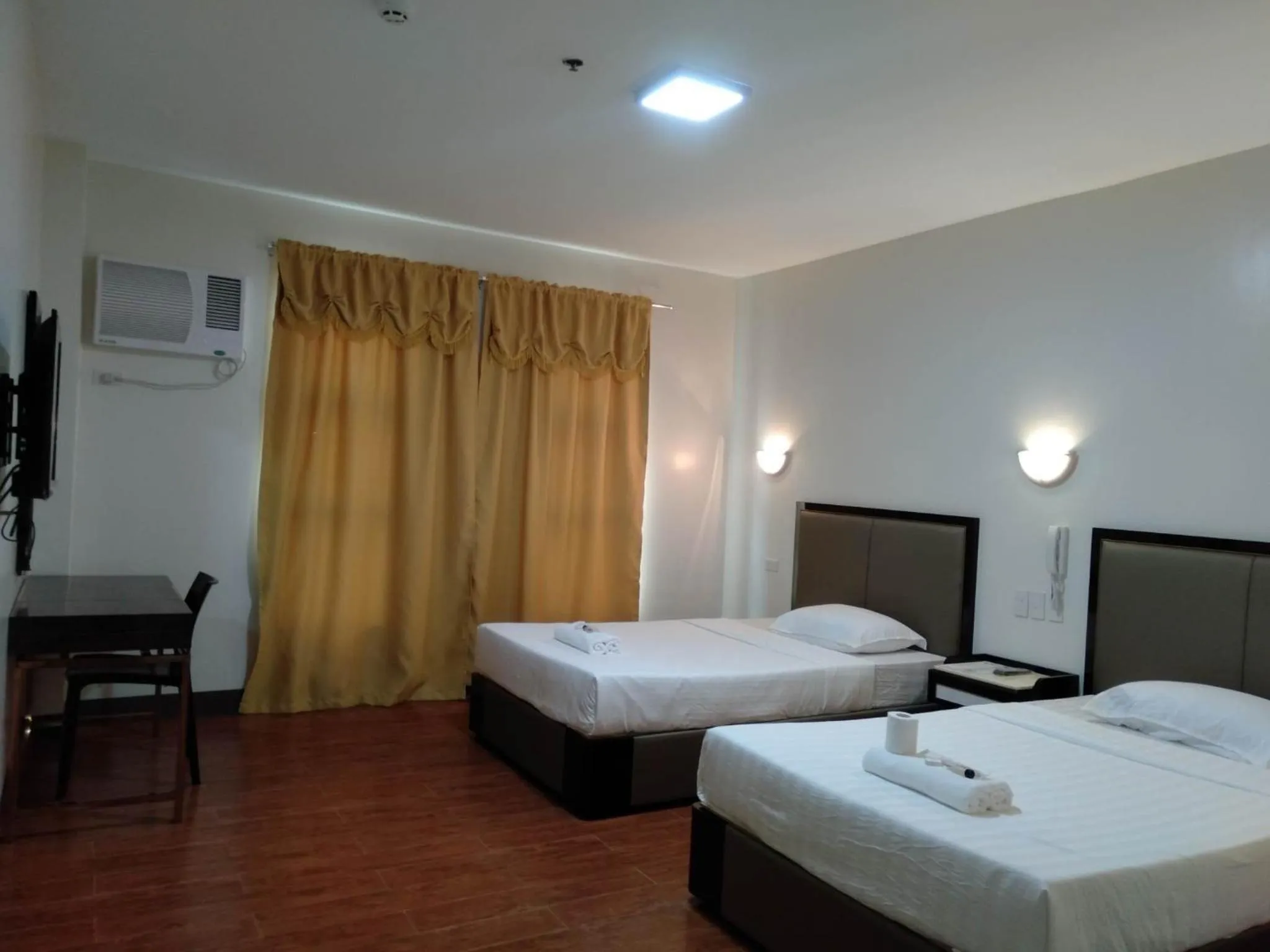 TV and multimedia, Bed in Meaco Royal Hotel- Aparri