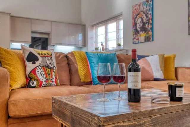 Gorgeous 1-bed city apartment, sleeps 4